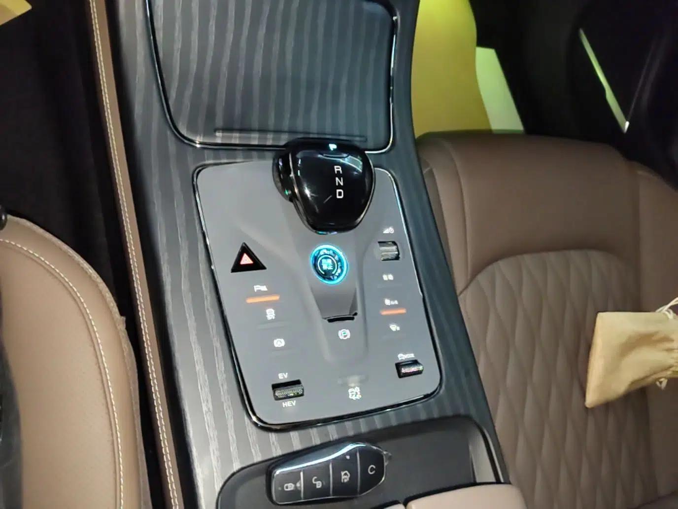 BYD Han 2025 DM-i 125KM Elite Model — миниатюра 16