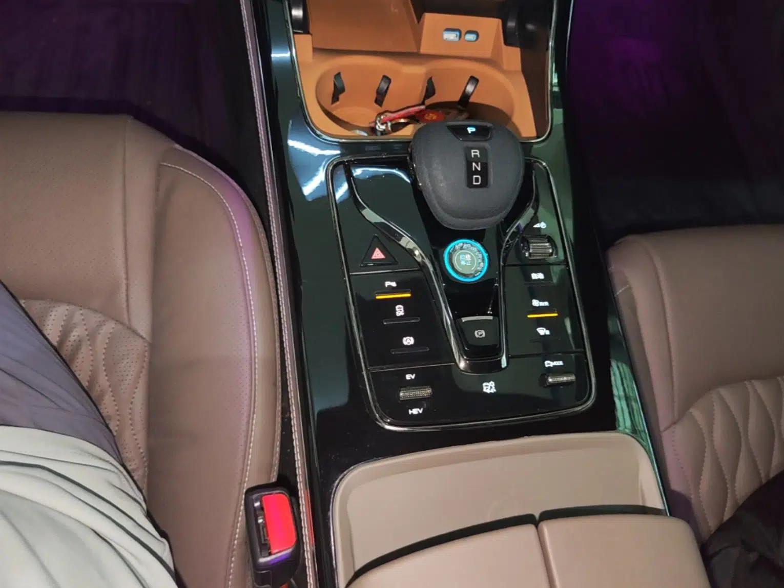 BYD Han 2023 DM-i Champion Edition 121KM Prestige Model — миниатюра 16