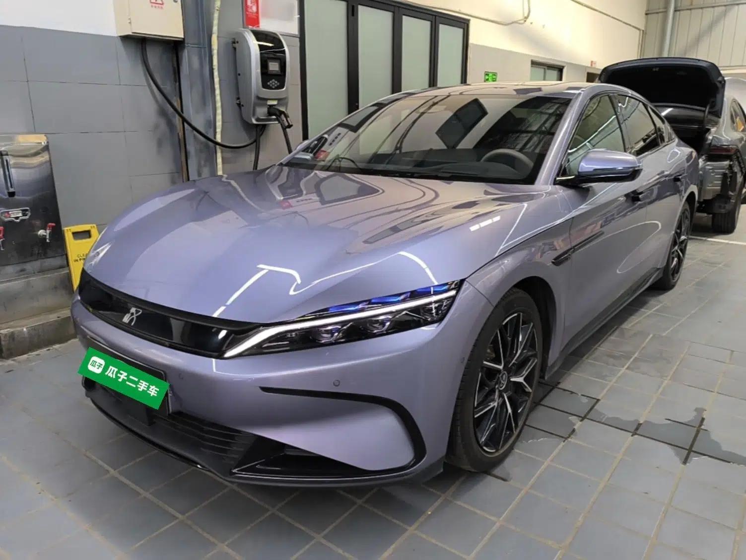 BYD Han 2024 EV Glory Edition 610 km All-Wheel Drive "Tian Shen Zhi Jia" Intelligent Driving Model — миниатюра 1