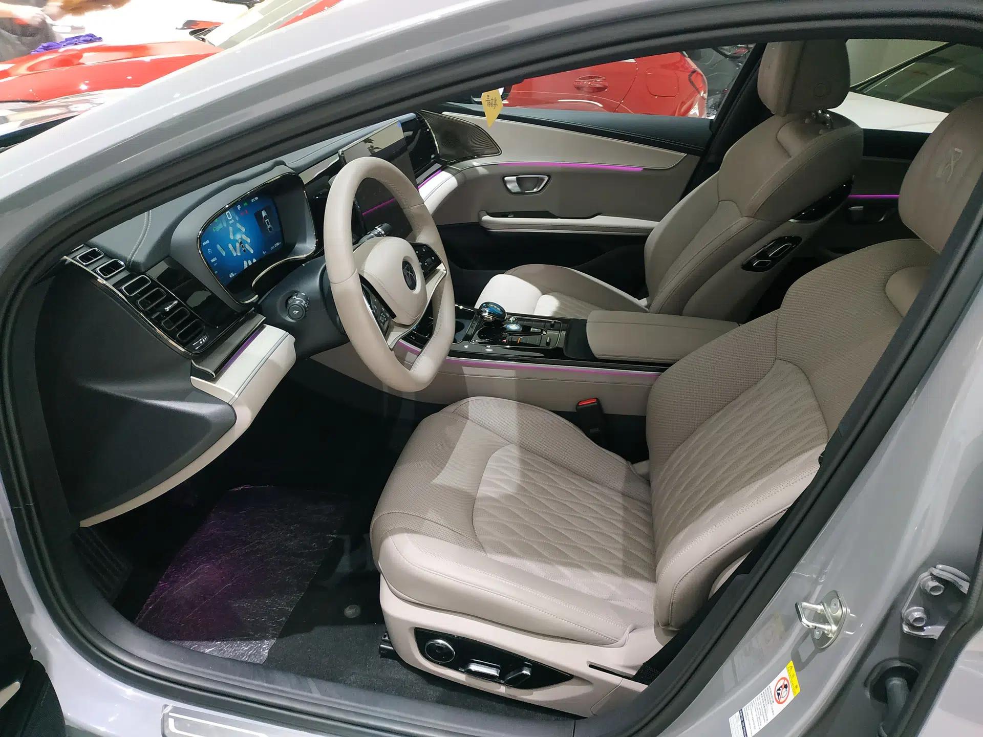 BYD Han 2025 DM-i Smart Drive 125KM Prestige Model — миниатюра 17