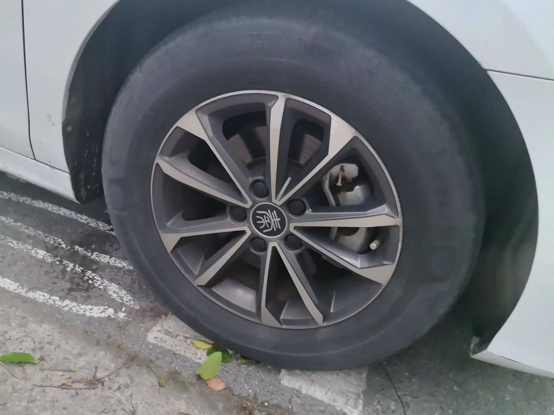 BYD Qin PLUS 2021 DM-i 55KM Prestige Model — миниатюра 8