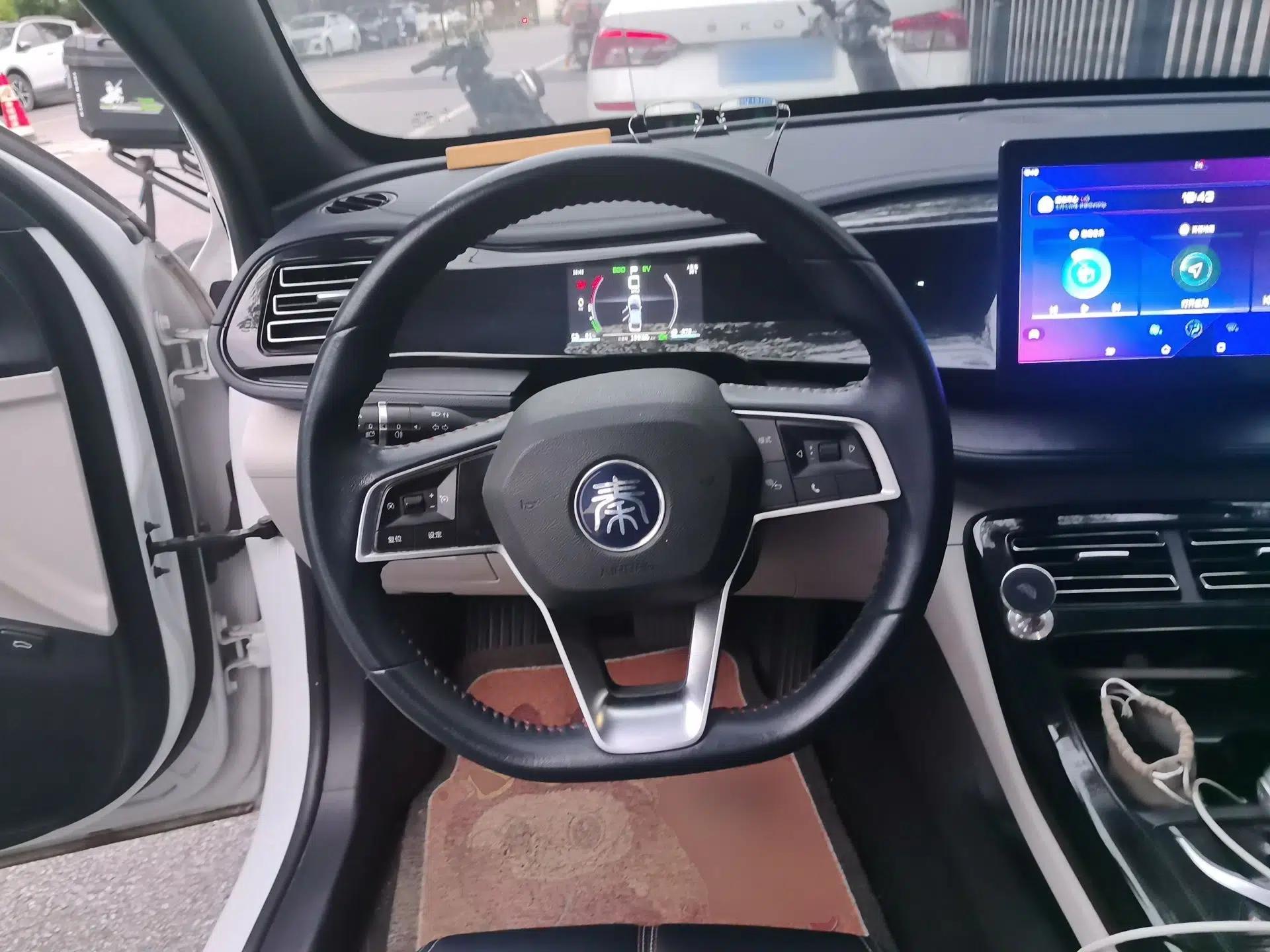 BYD Qin PLUS 2021 DM-i 55KM Prestige Model — миниатюра 10