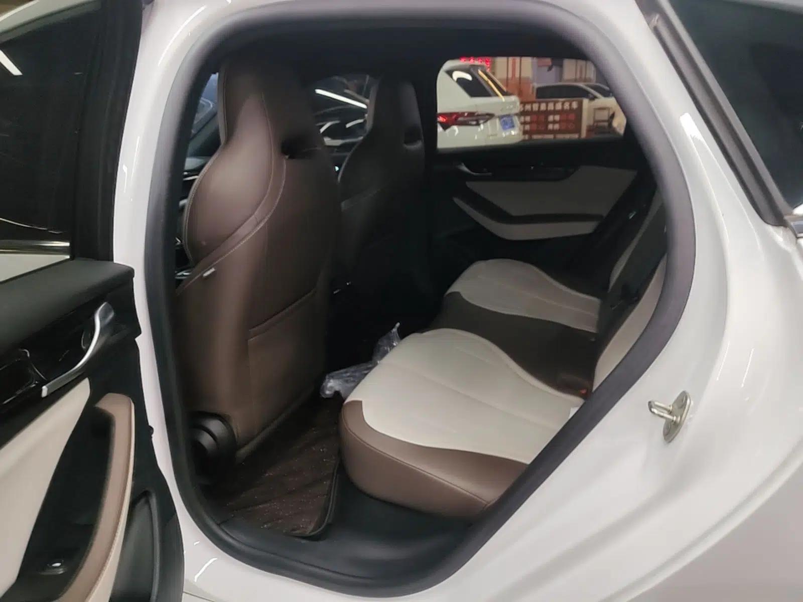 BYD Qin PLUS 2024 HONOR Edition DM-i 55KM Leading Model — миниатюра 20