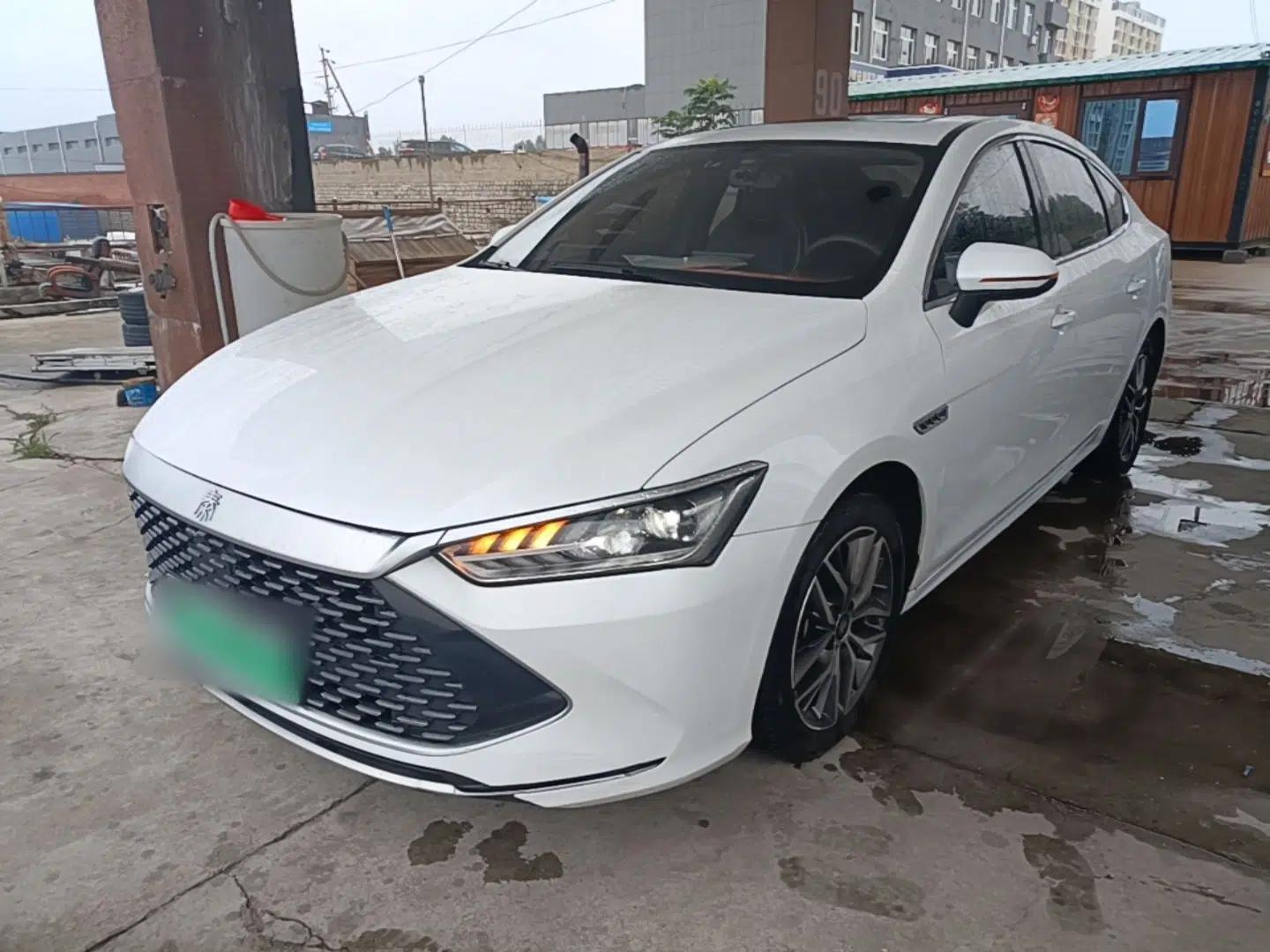 BYD Qin PLUS 2021 DM-i 55KM Flagship Model — миниатюра 1