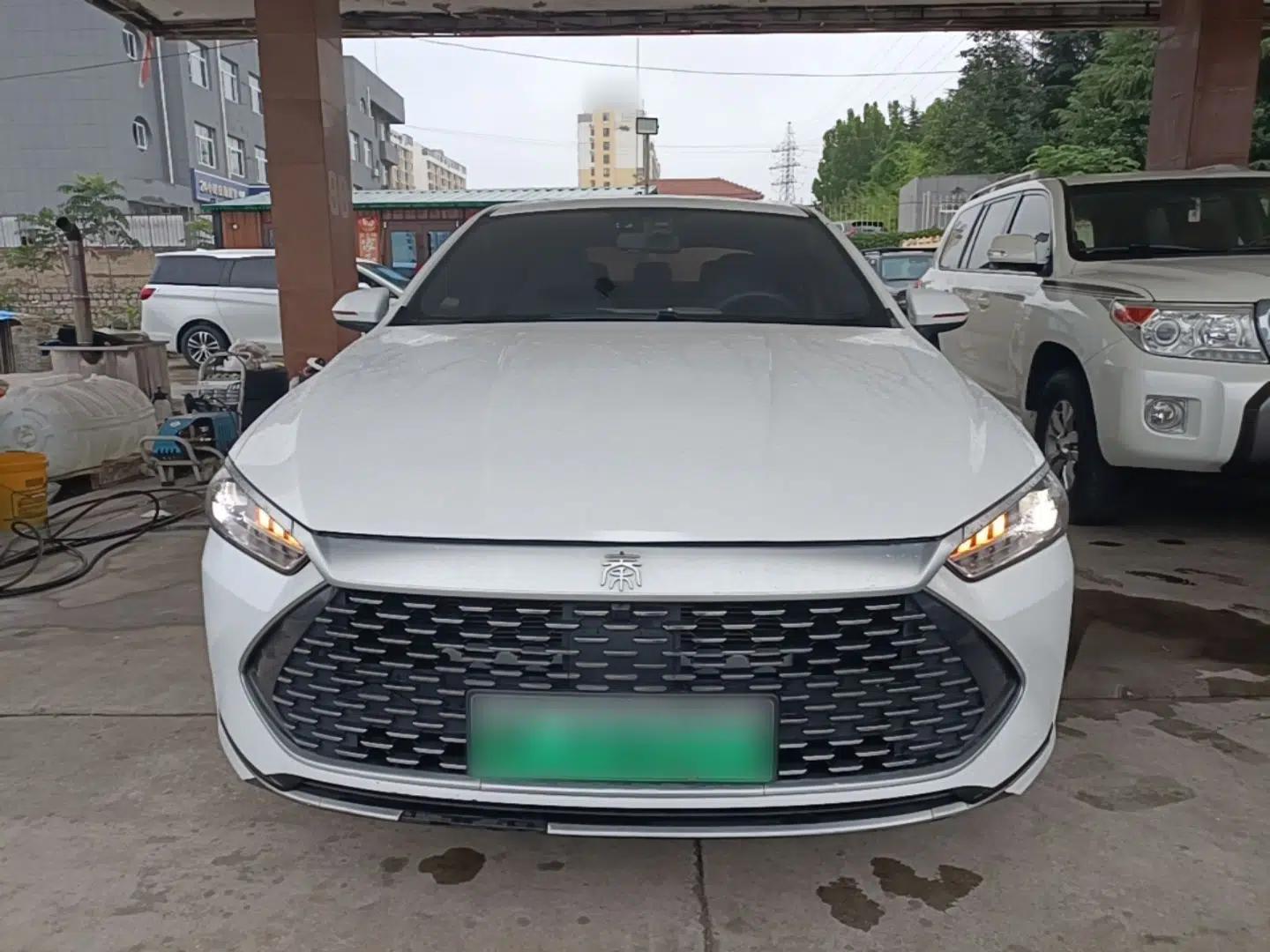 BYD Qin PLUS 2021 DM-i 55KM Flagship Model — миниатюра 2