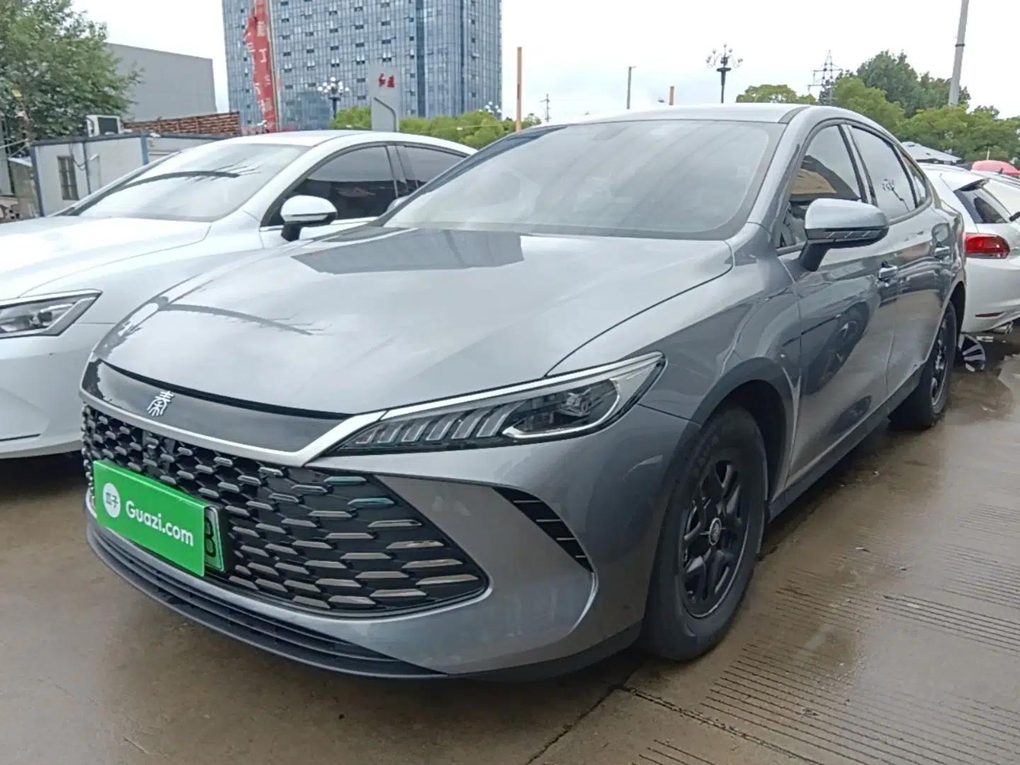 BYD Qin PLUS 2025 DM-i Smart Drive 55KM Leading Model — миниатюра 1