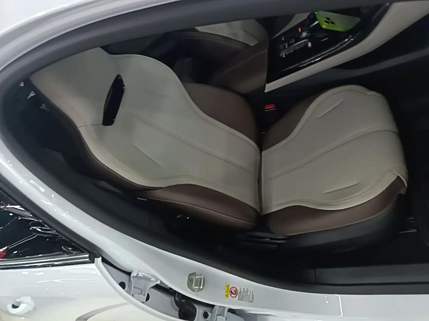 BYD Qin PLUS 2024 HONOR Edition DM-i 55KM Leading Model — миниатюра 19