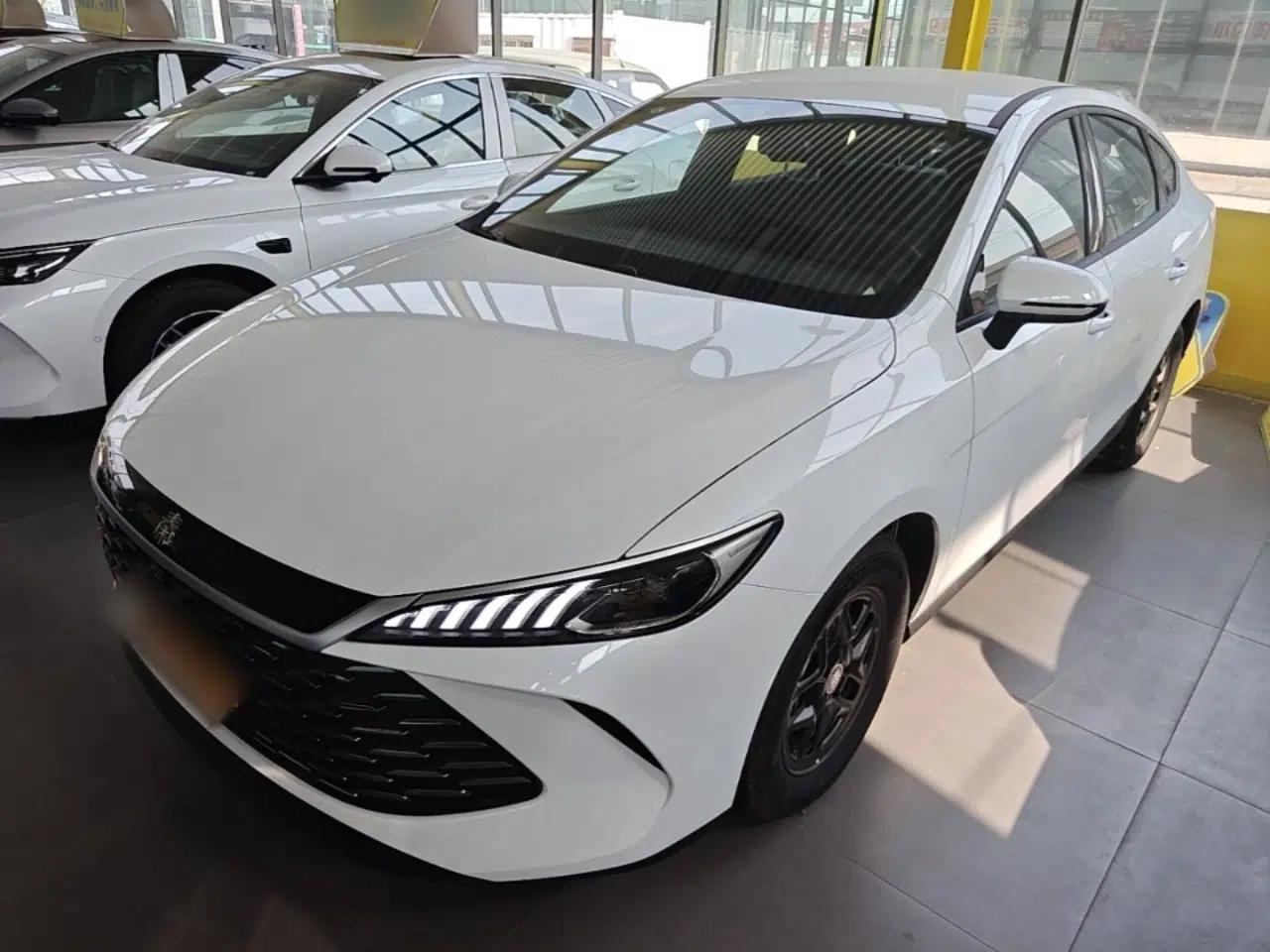 BYD Qin PLUS 2025 DM-i Smart Drive 55KM Leading Model — миниатюра 1