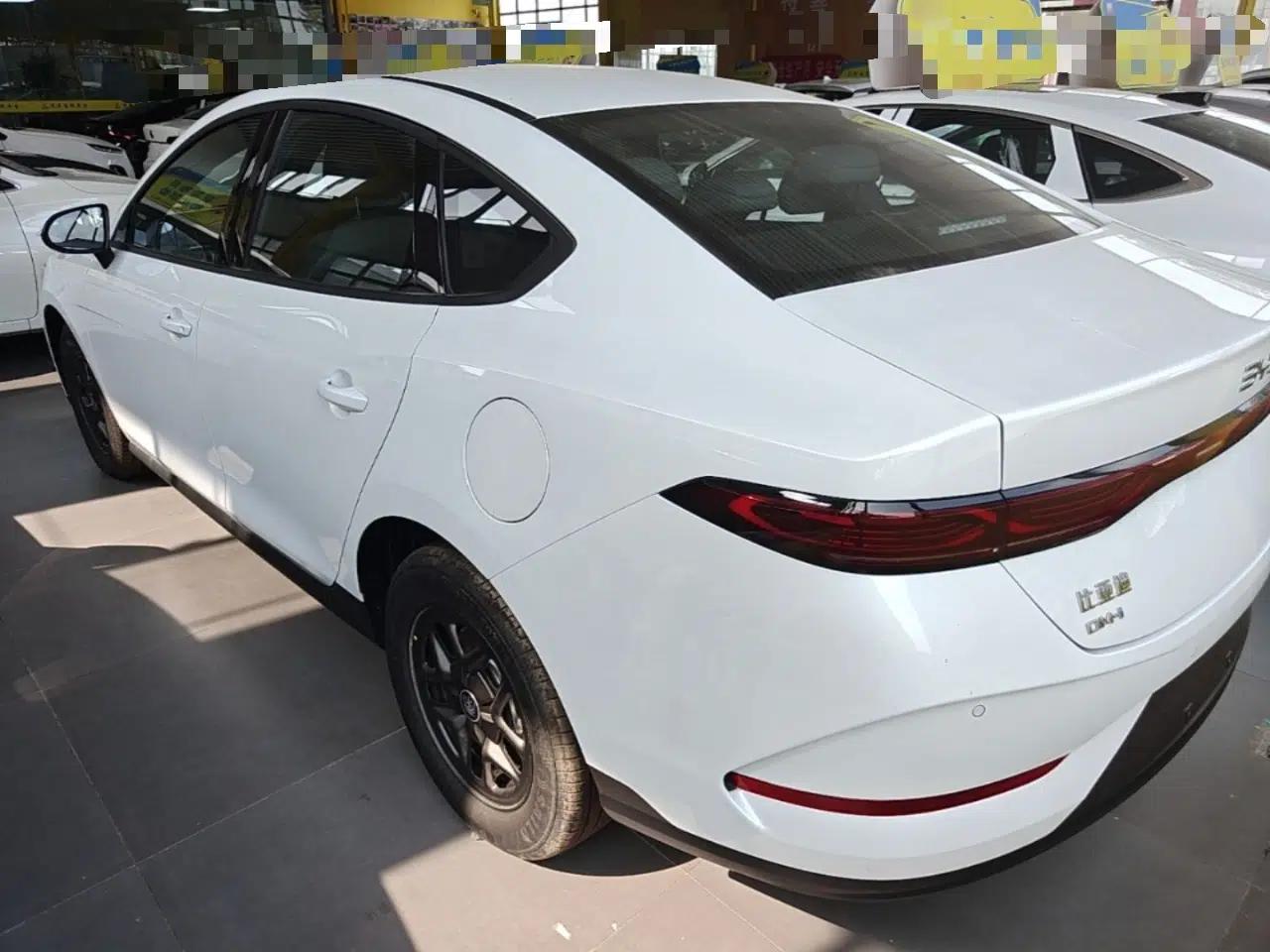 BYD Qin PLUS 2025 DM-i Smart Drive 55KM Leading Model — миниатюра 4