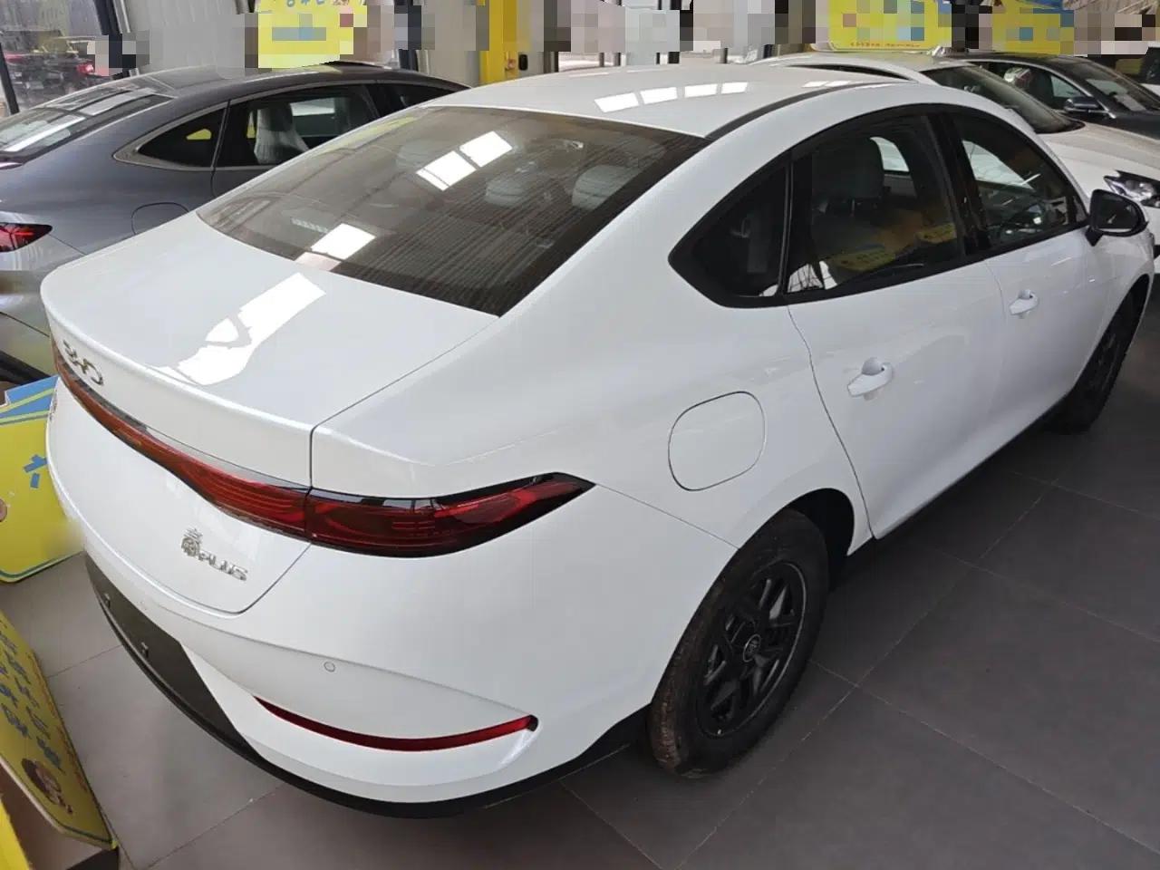 BYD Qin PLUS 2025 DM-i Smart Drive 55KM Leading Model — миниатюра 6