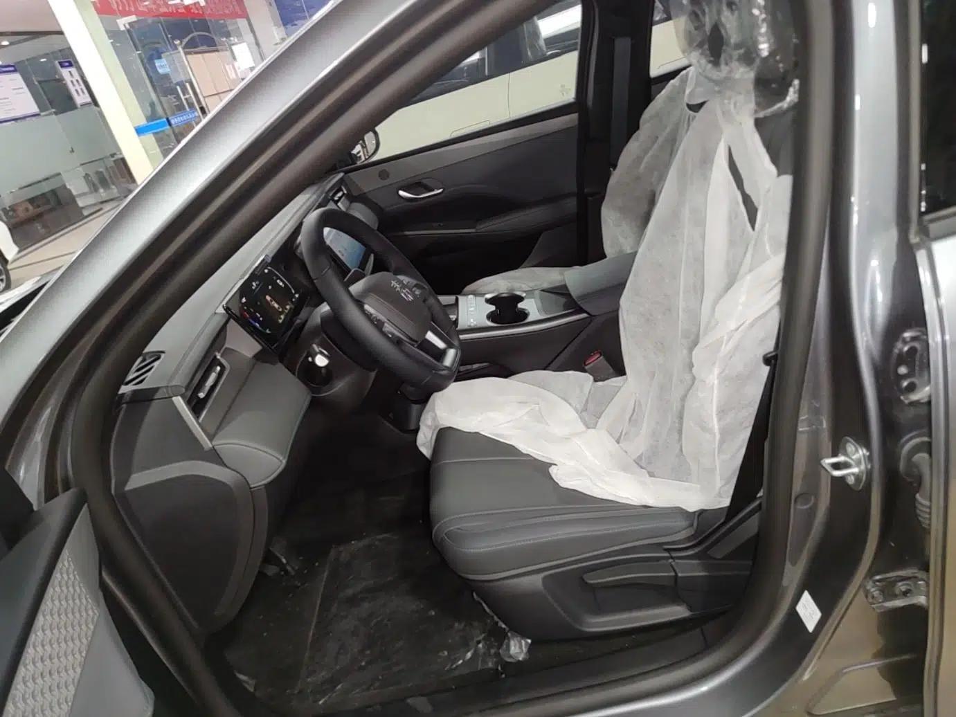 BYD Qin PLUS 2026 DM-i 128KM Progressive Model — миниатюра 17