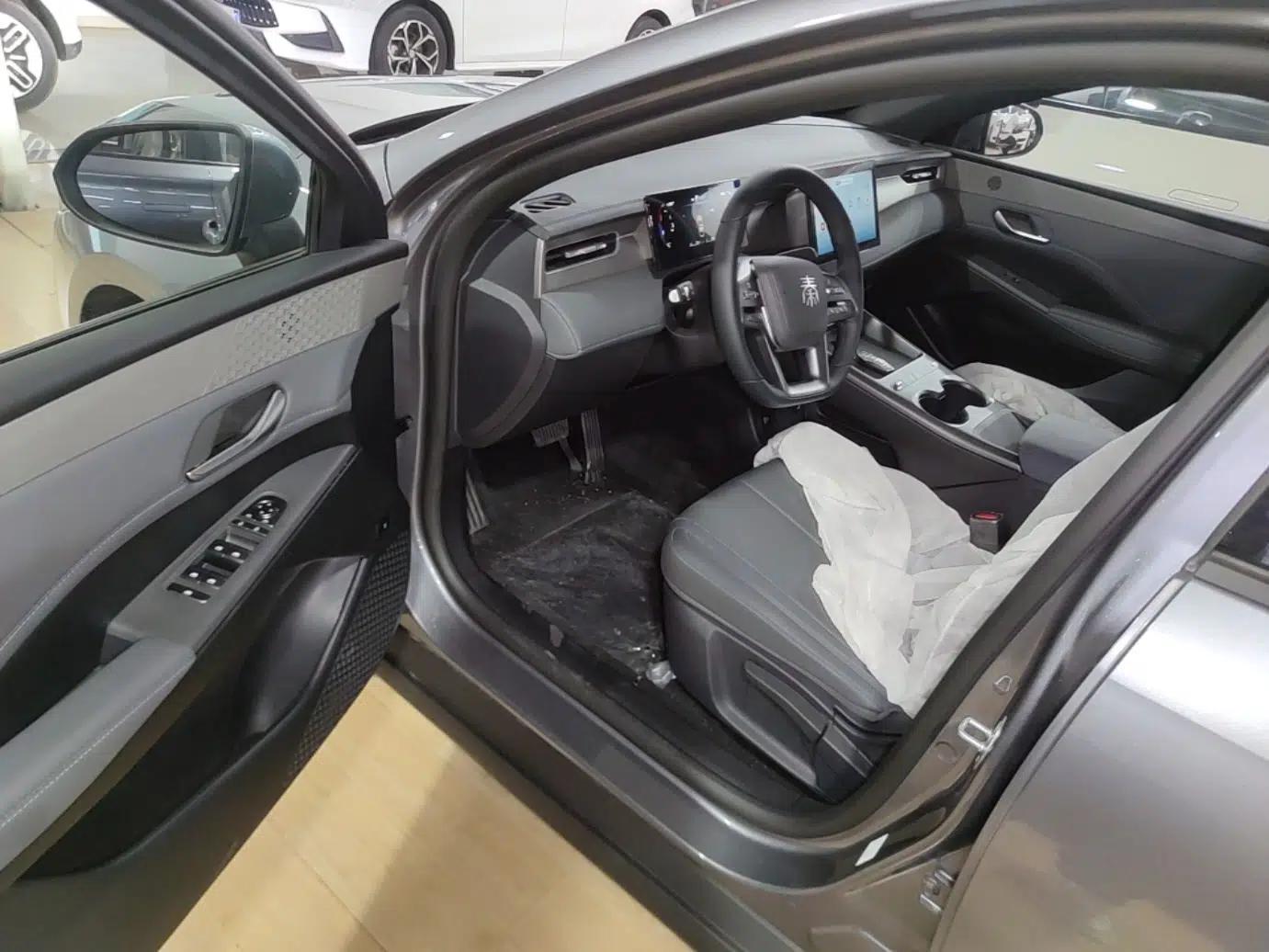 BYD Qin PLUS 2026 DM-i 128KM Progressive Model — миниатюра 18