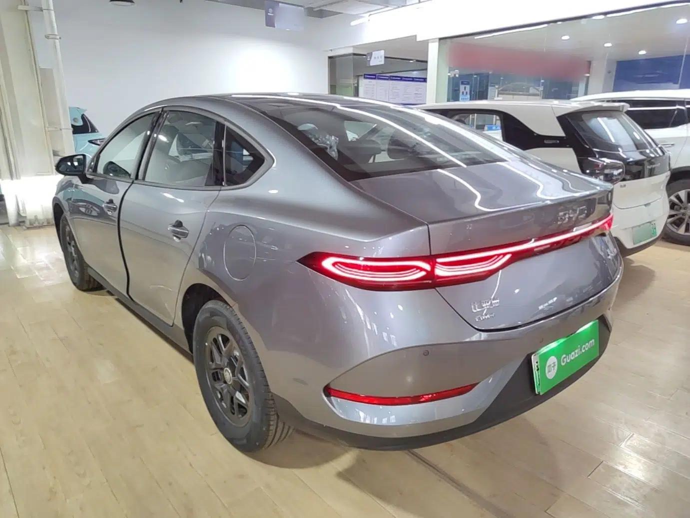BYD Qin PLUS 2026 DM-i 128KM Progressive Model — миниатюра 4