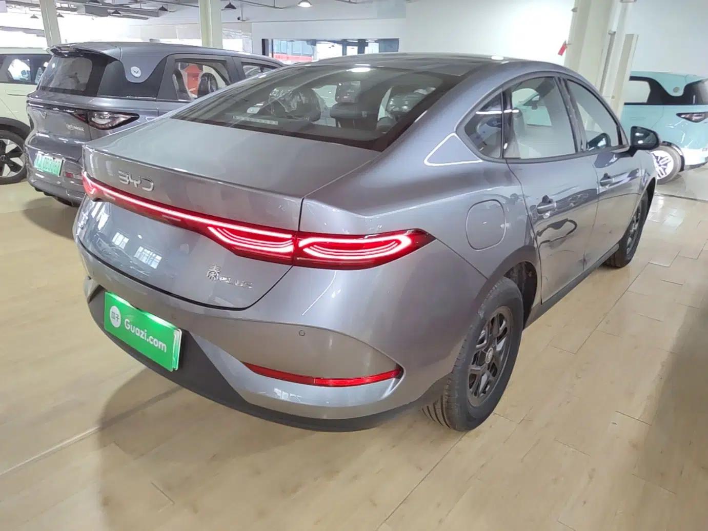 BYD Qin PLUS 2026 DM-i 128KM Progressive Model — миниатюра 6