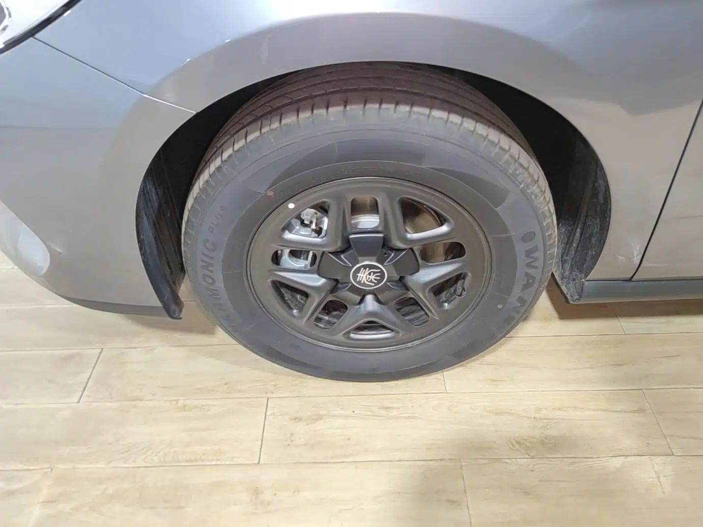 BYD Qin PLUS 2026 DM-i 128KM Progressive Model — миниатюра 10