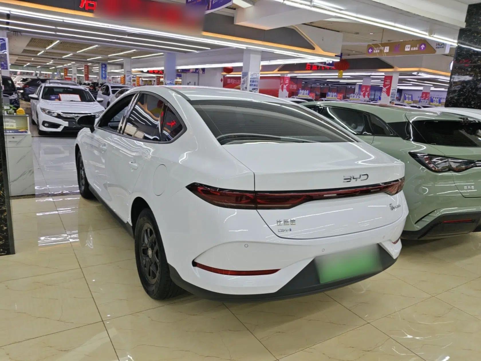 BYD Qin PLUS 2025 DM-i Smart Drive 55KM Leading Model — миниатюра 4