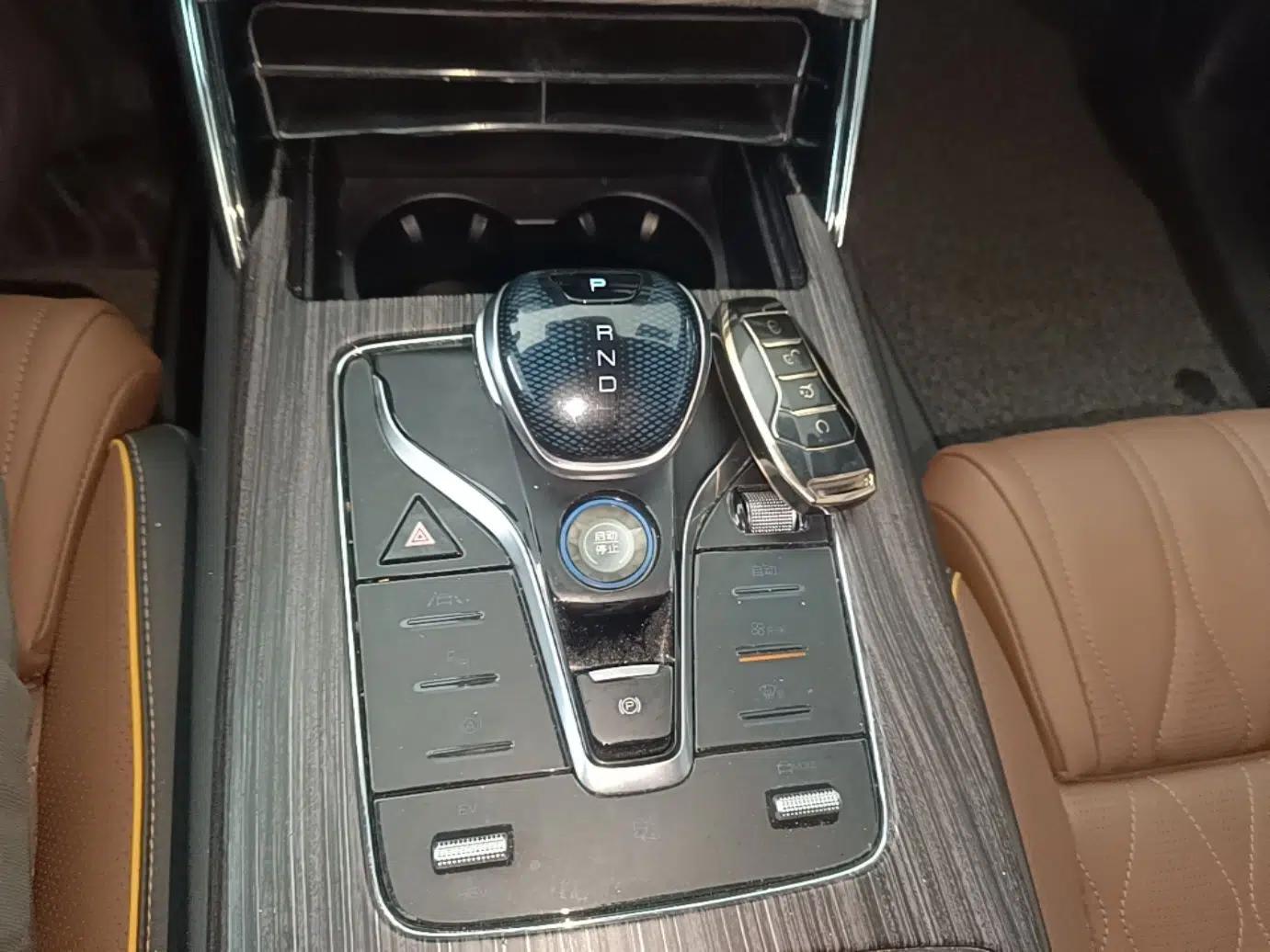 BYD Tang New Energy 2021 DM-i 112KM Prestige Model — миниатюра 16