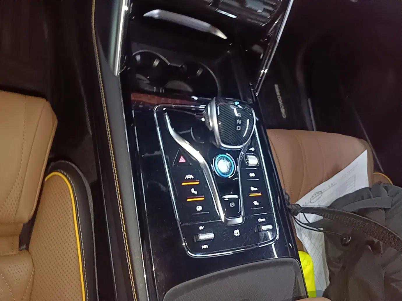 BYD Tang New Energy 2021 DM-i 112KM Prestige Model — миниатюра 16