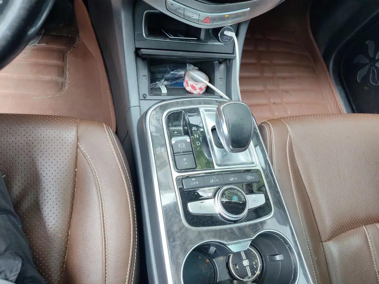 BYD Tang New Energy 2015 2.0T Four-Wheel-Drive Flagship Model — миниатюра 14