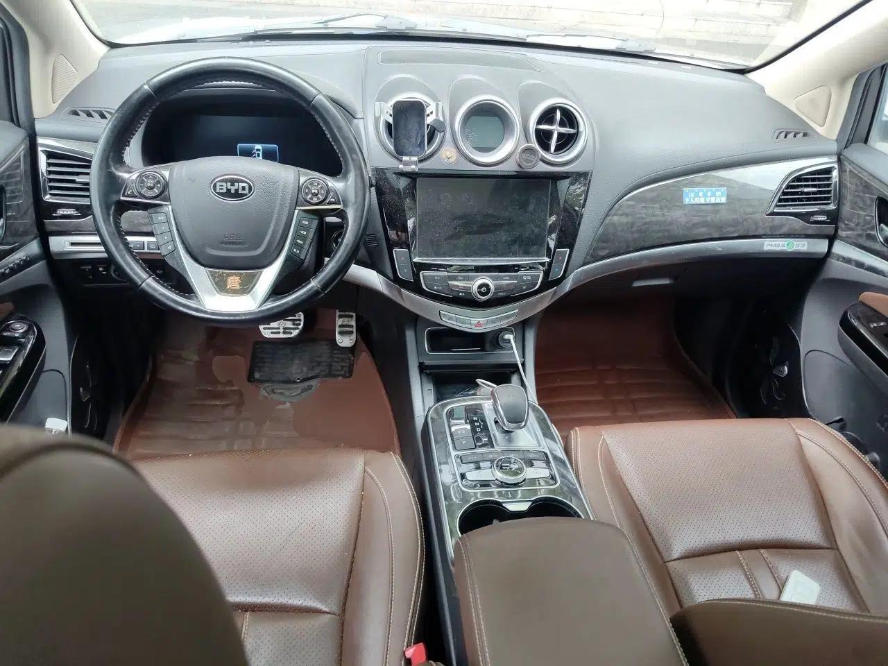 BYD Tang New Energy 2015 2.0T Four-Wheel-Drive Flagship Model — миниатюра 9