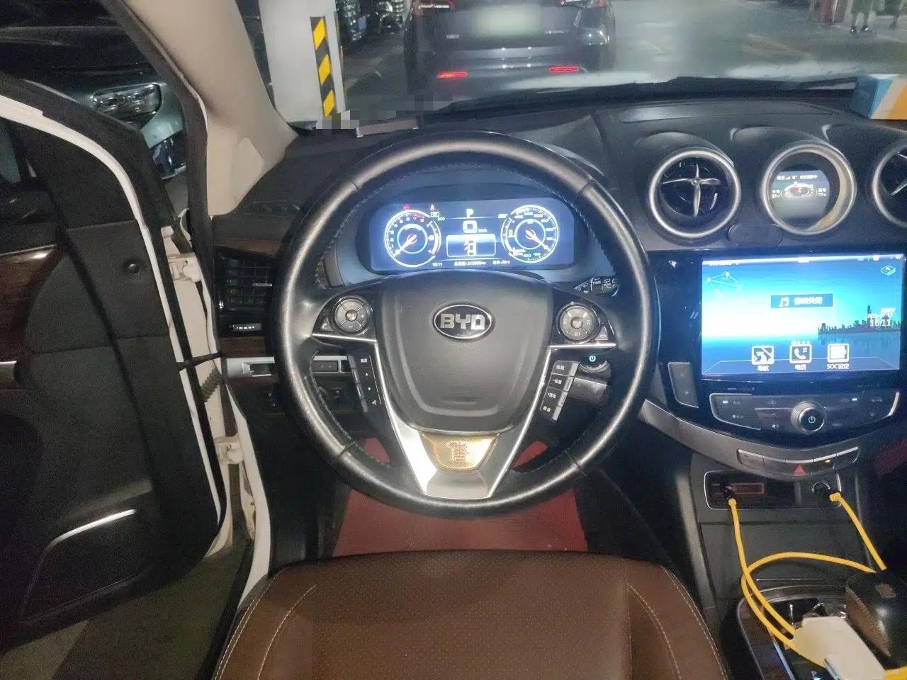BYD Tang New Energy 2015 2.0T Four-Wheel-Drive Flagship Model — миниатюра 10