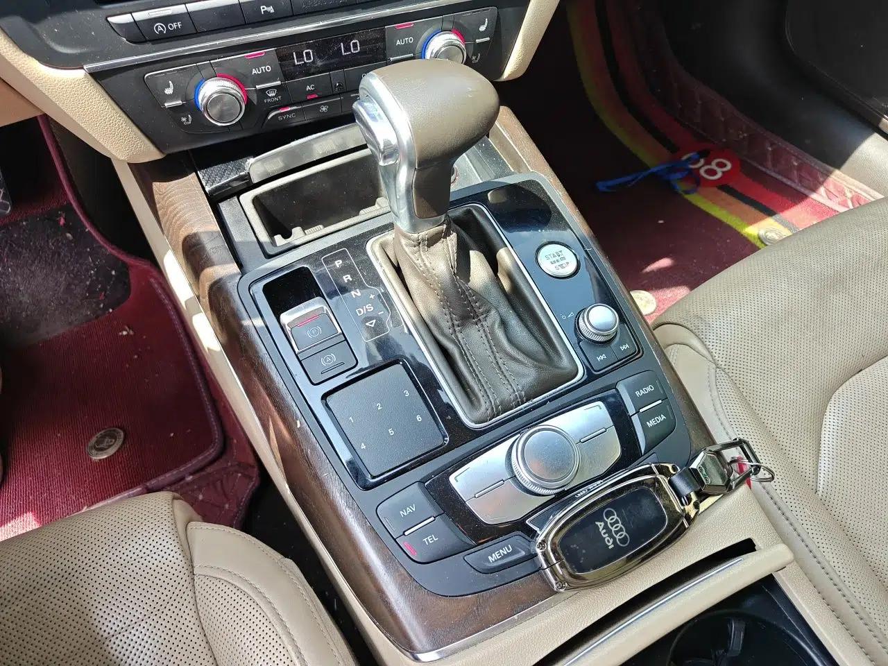 Audi A6L 2012 35 FSI quattro Luxury Model — миниатюра 14