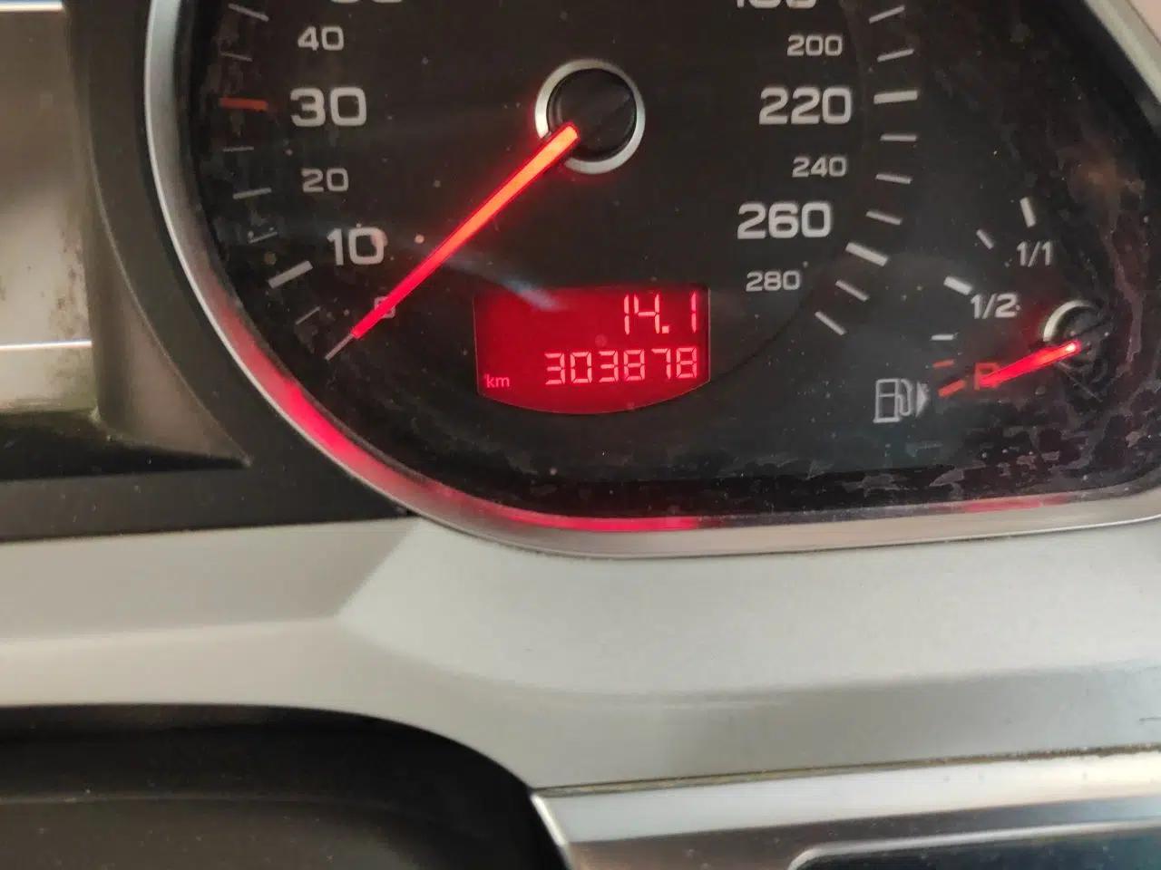 Audi A6L 2011 2.0 TFSI Automatic Standard Edition — миниатюра 12