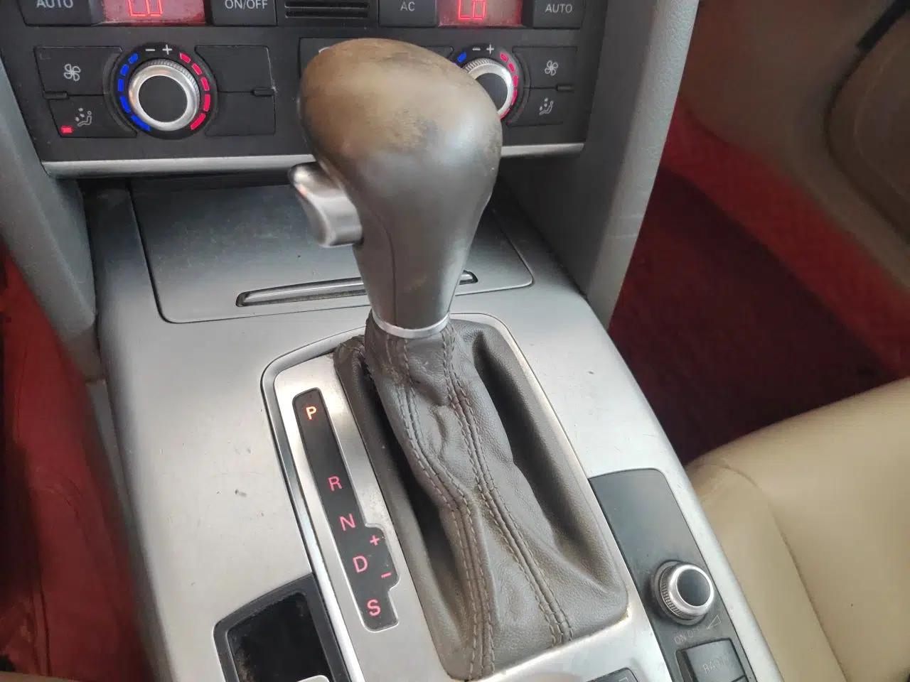 Audi A6L 2011 2.0 TFSI Automatic Standard Edition — миниатюра 14