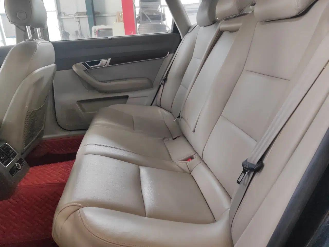Audi A6L 2011 2.0 TFSI Automatic Standard Edition — миниатюра 17