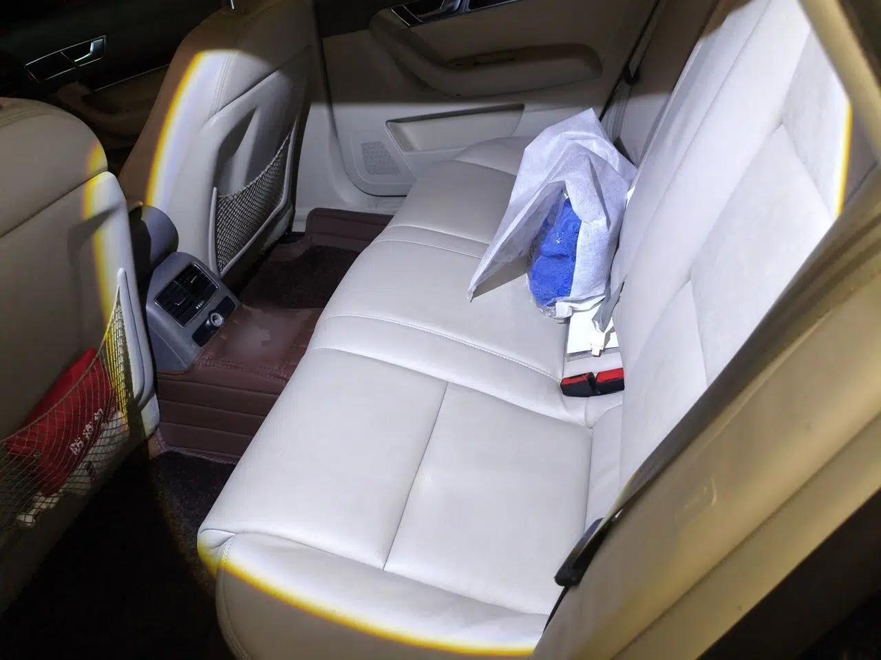 Audi A6L 2010 2.0 TFSI Automatic Standard Edition — миниатюра 17