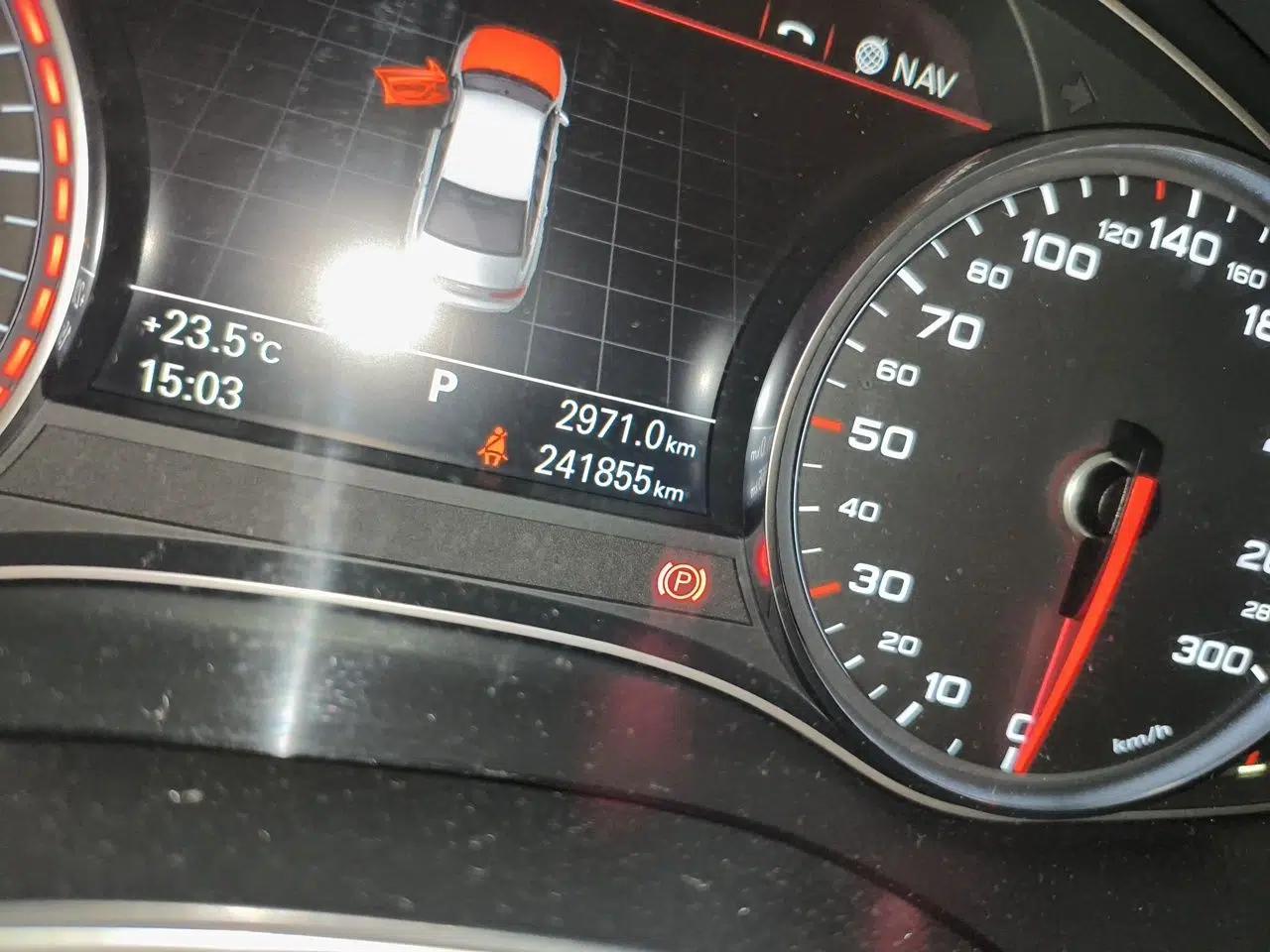 Audi A6L 2012 50 TFSI quattro Luxury Model — миниатюра 12