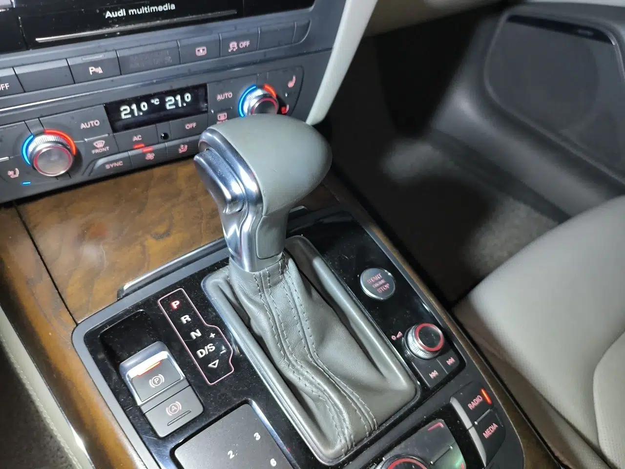 Audi A6L 2012 50 TFSI quattro Luxury Model — миниатюра 14