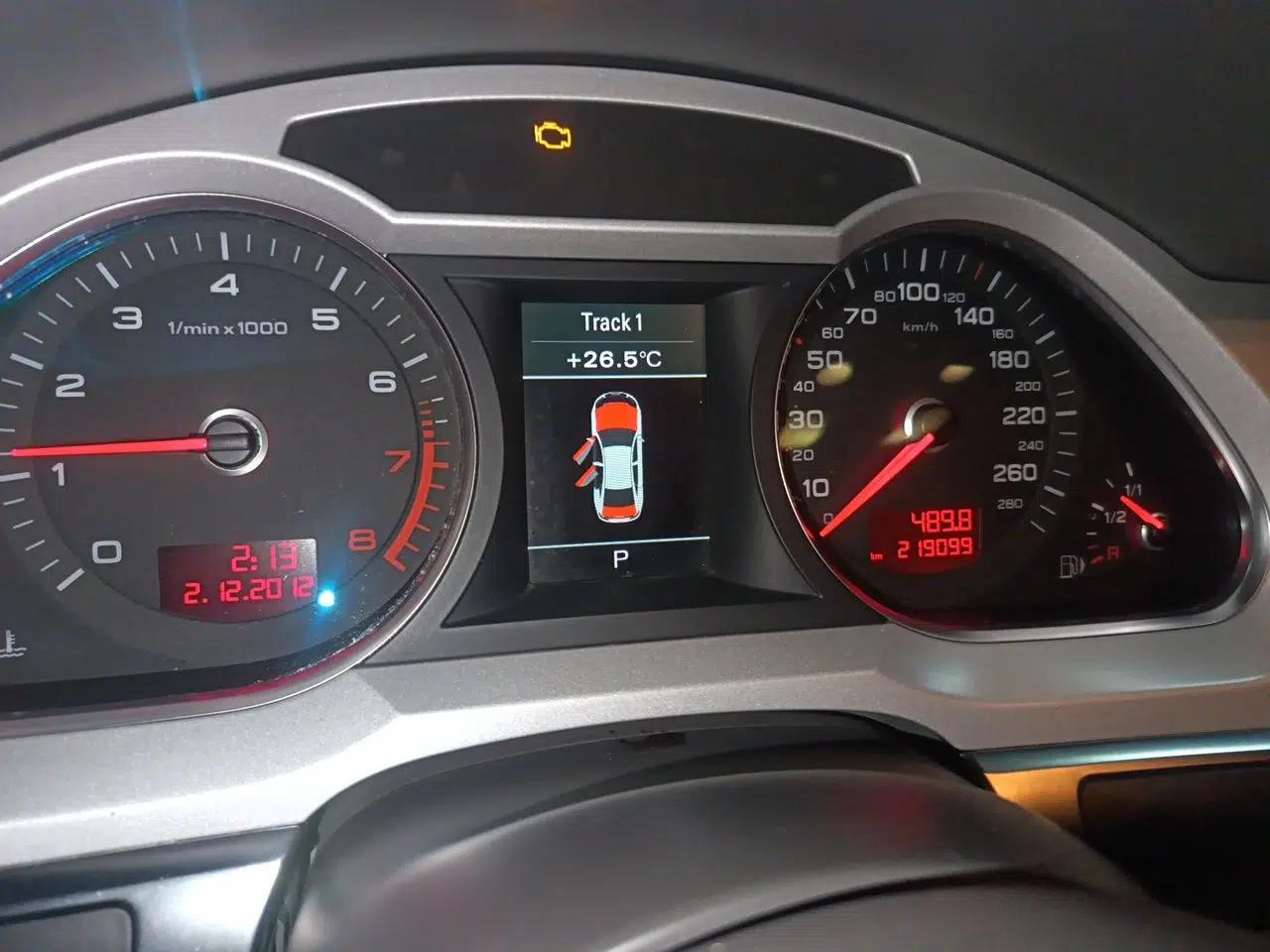 Audi A6L 2011 2.0 TFSI Automatic Standard Edition — миниатюра 11