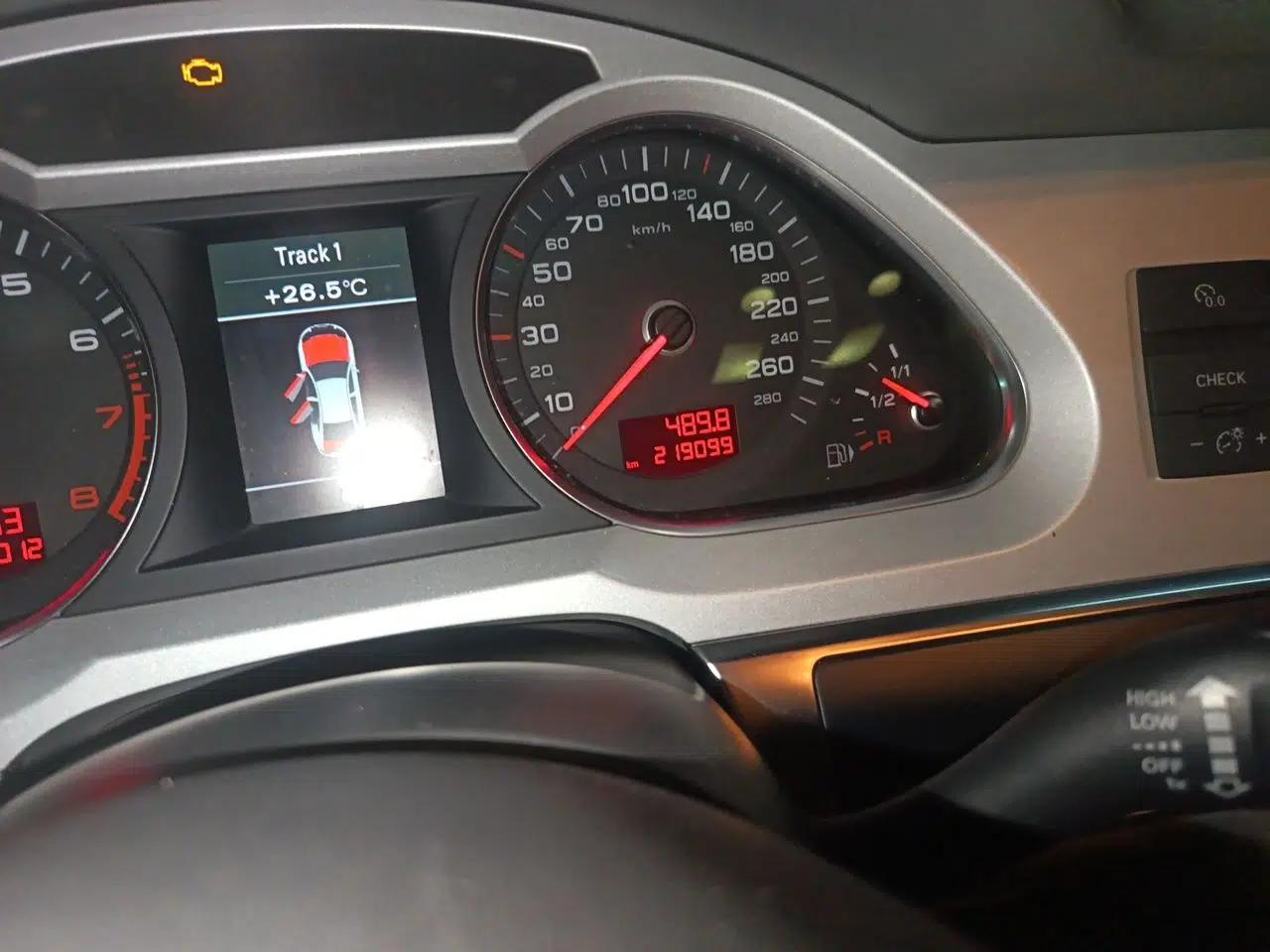 Audi A6L 2011 2.0 TFSI Automatic Standard Edition — миниатюра 12