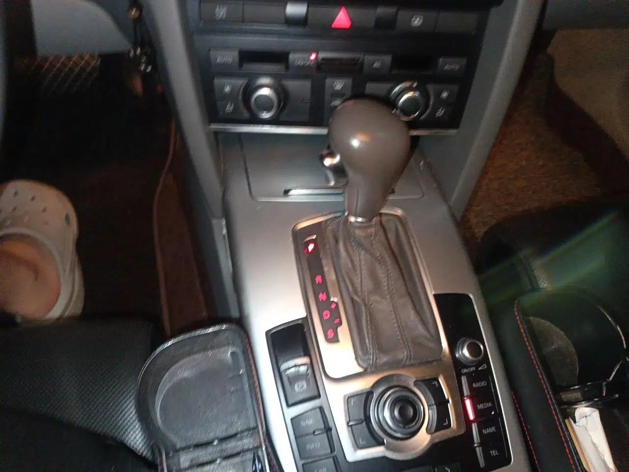 Audi A6L 2011 2.0 TFSI Automatic Standard Edition — миниатюра 14