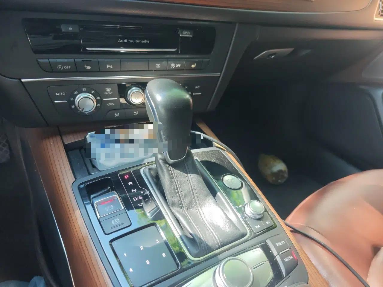 Audi A6L 2018 30th Anniversary Edition TFSI Trendy Model — миниатюра 14