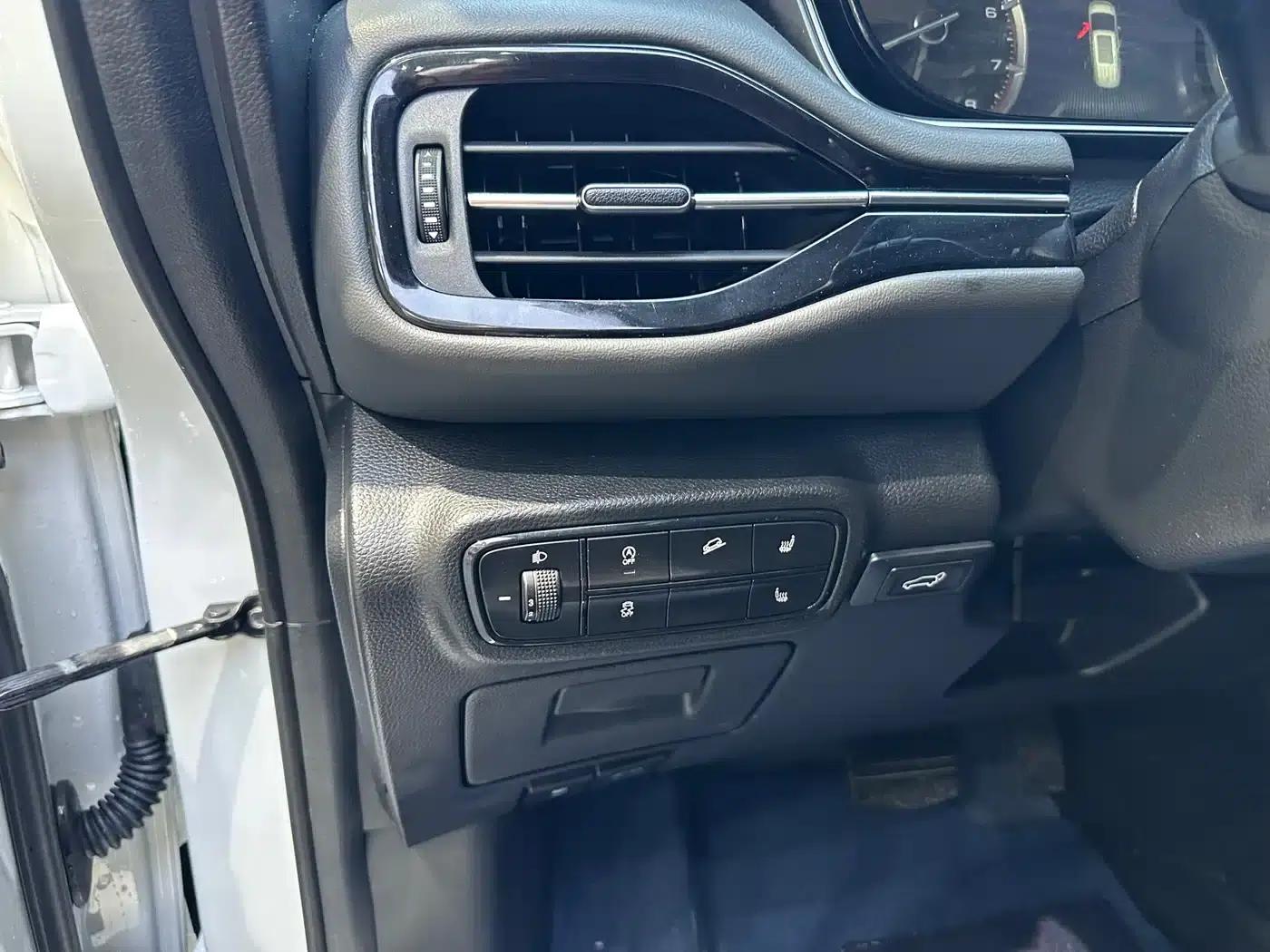 Trumpchi M6 2021 270T DCT Elite Edition (7-seater) — миниатюра 16