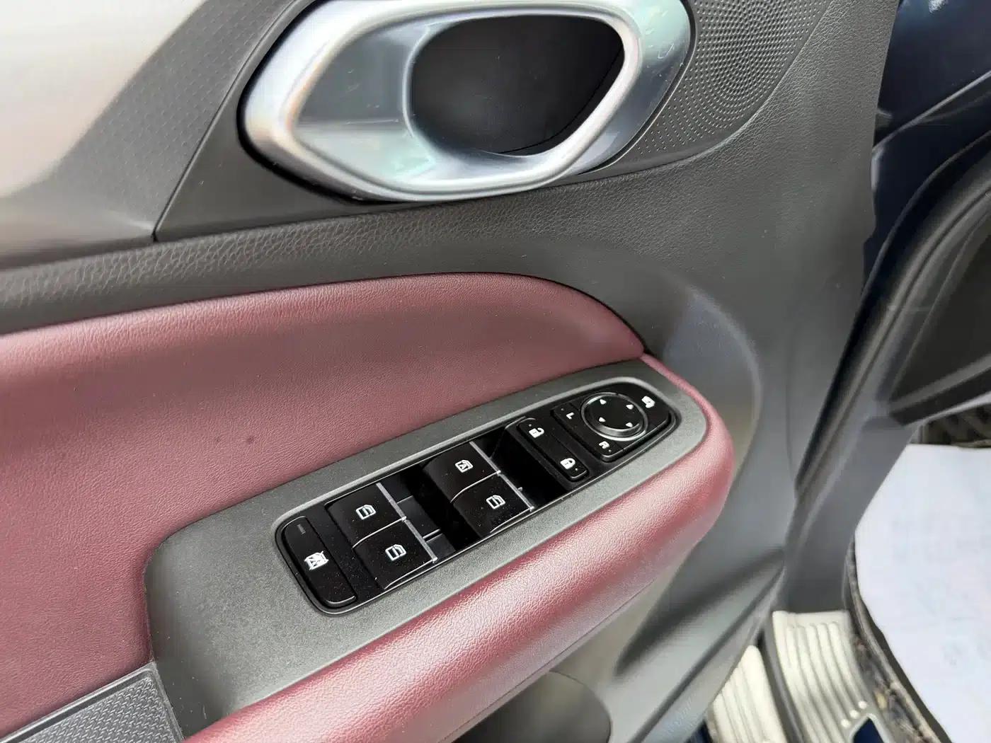 Trumpchi M6 2021 270T DCT Premium Edition (7-seater) — миниатюра 12