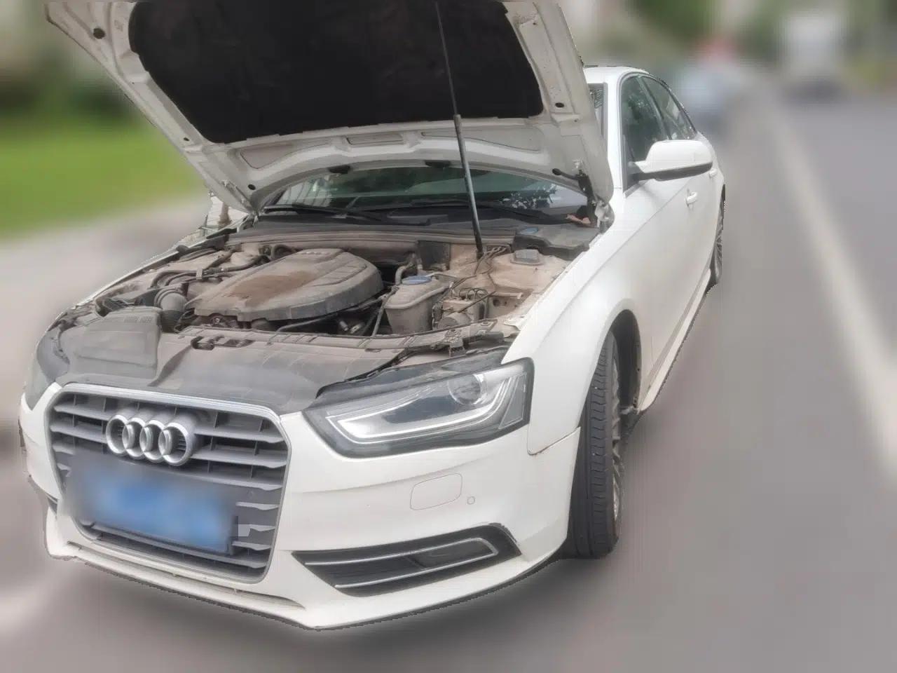 Audi A4L 2015 35 TFSI Automatic Comfort Model — миниатюра 1