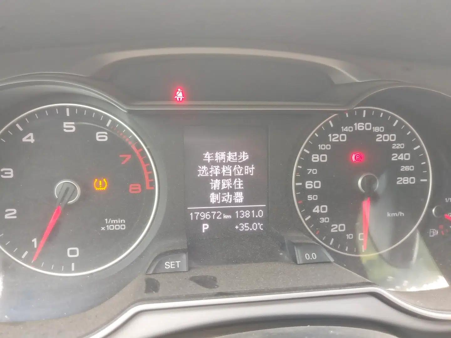 Audi A4L 2015 35 TFSI Automatic Comfort Model — миниатюра 11