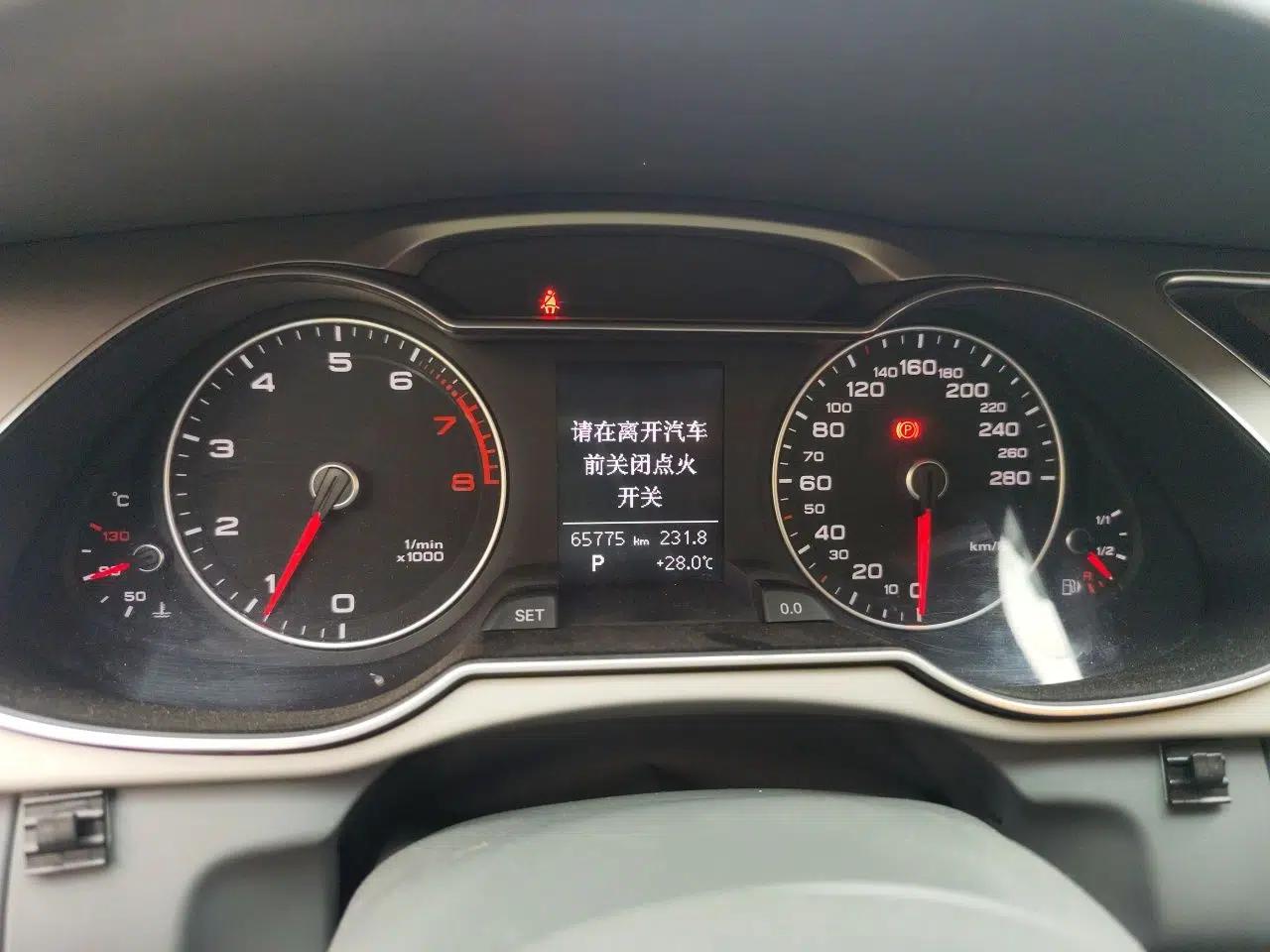 Audi A4L 2015 35 TFSI Automatic Standard Model — миниатюра 11