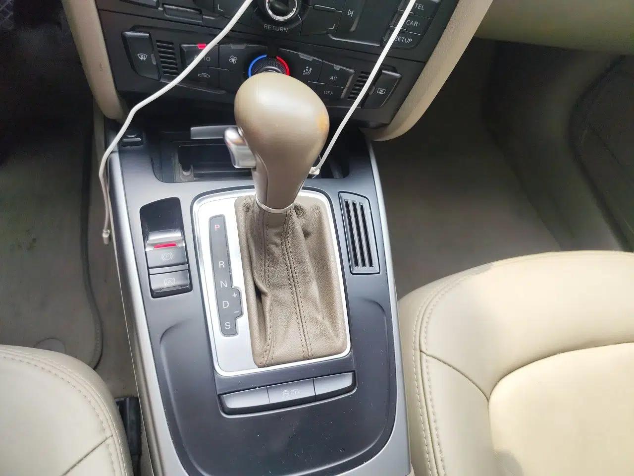 Audi A4L 2012 1.8 TFSI Automatic Comfort Model — миниатюра 14