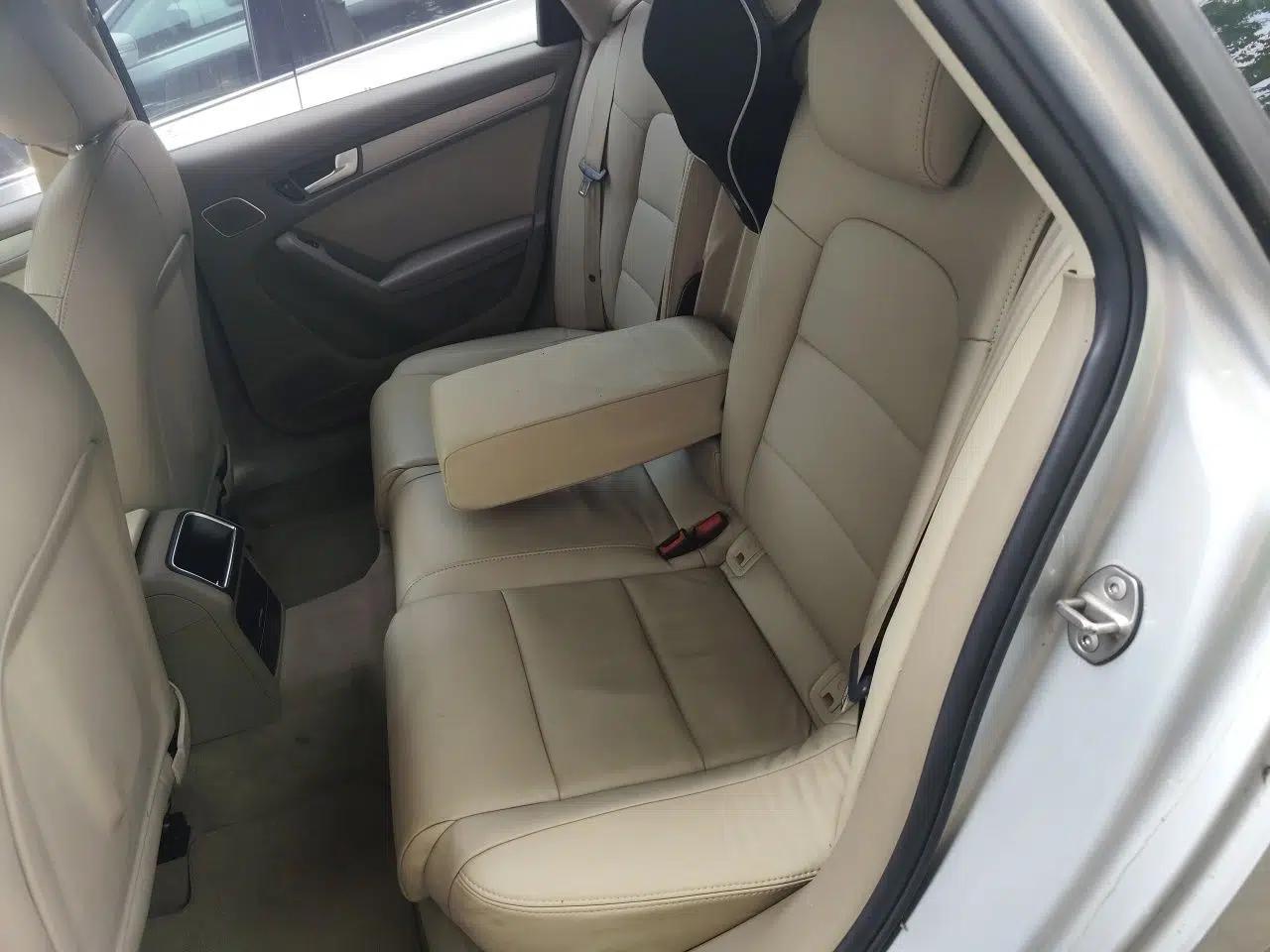 Audi A4L 2012 1.8 TFSI Automatic Comfort Model — миниатюра 17