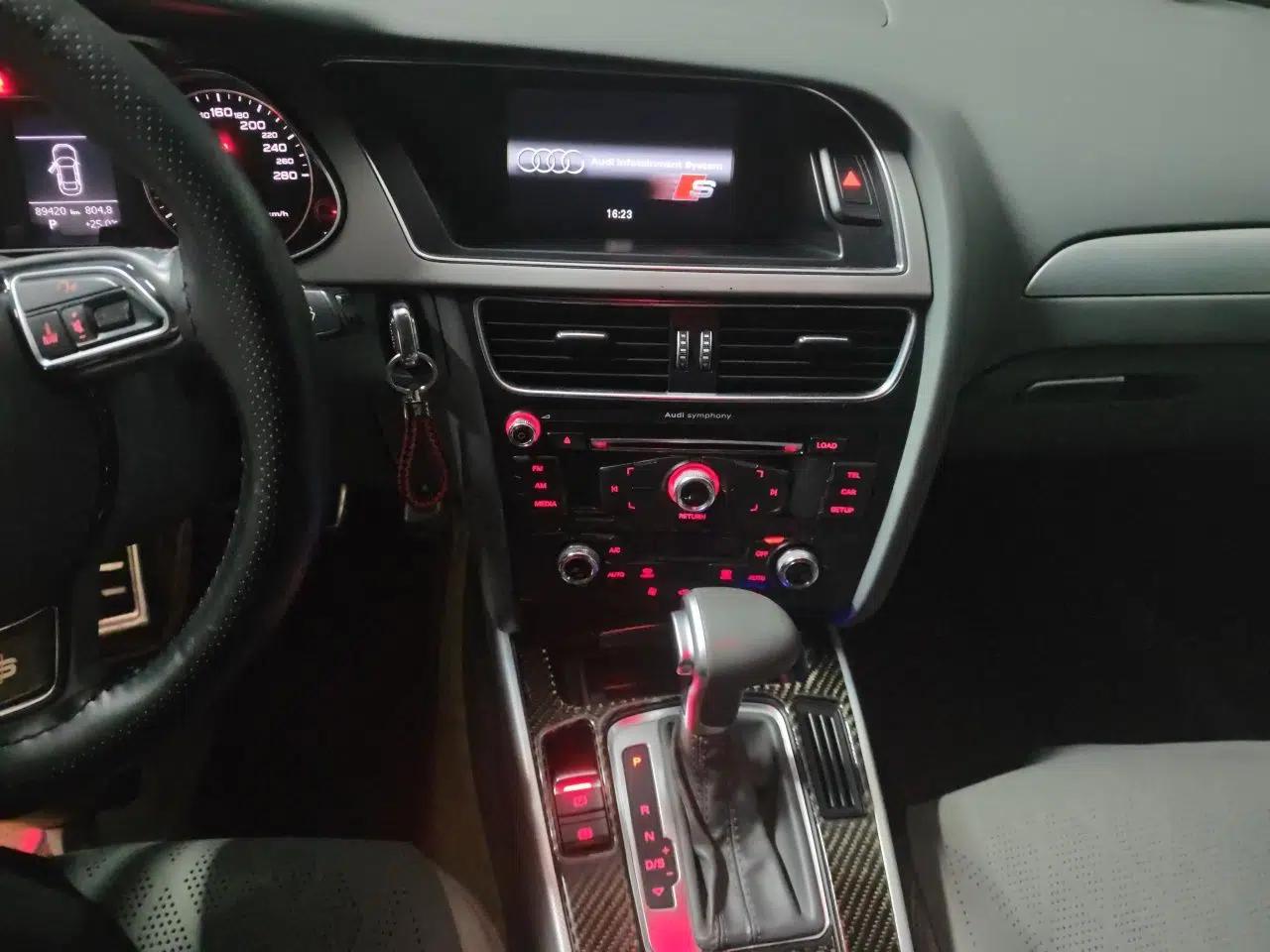 Audi A4L 2015 35 TFSI Automatic Standard Model — миниатюра 13