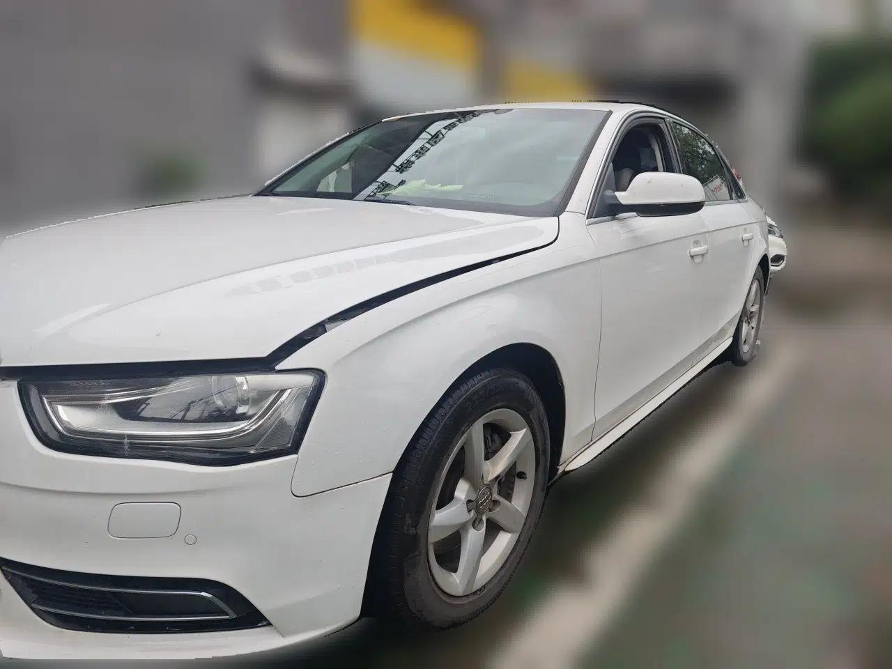Audi A4L 2013 35 TFSI Automatic Standard Model — миниатюра 1