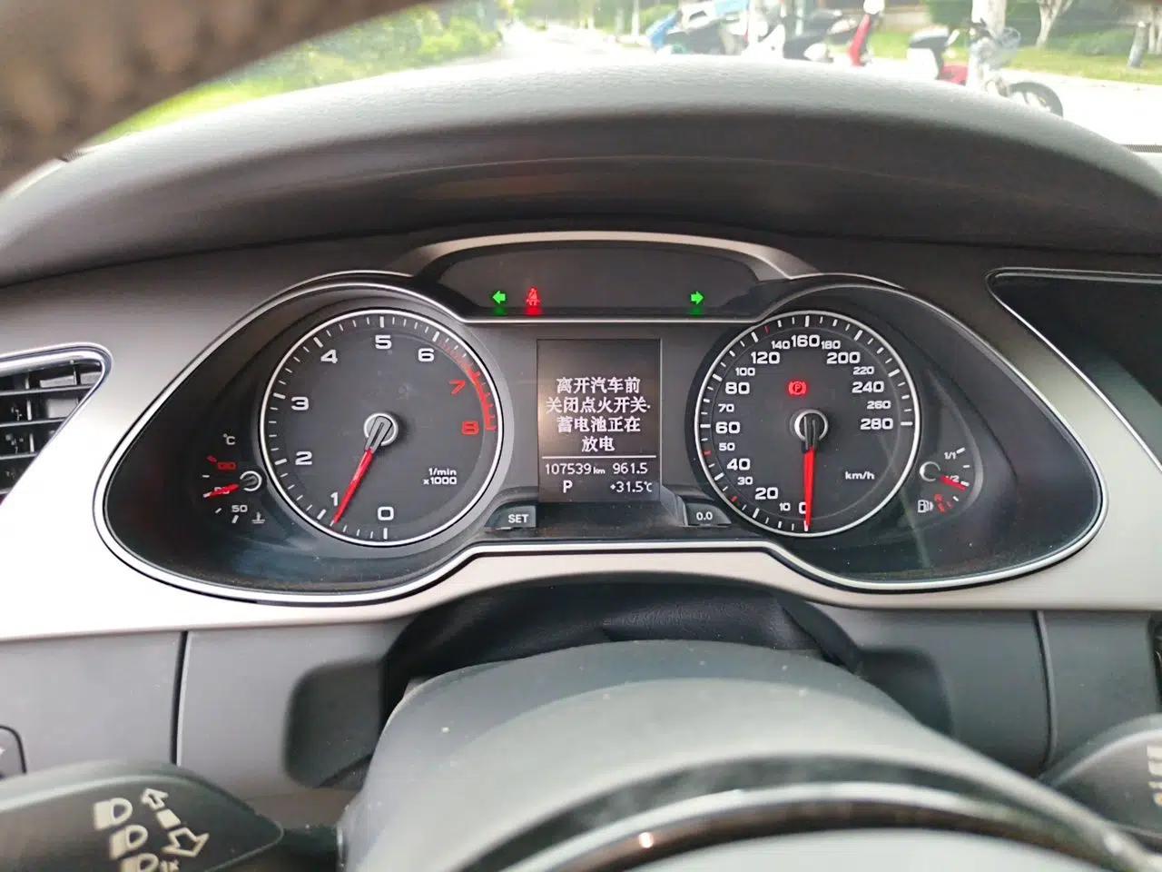 Audi A4L 2013 35 TFSI Automatic Standard Model — миниатюра 11