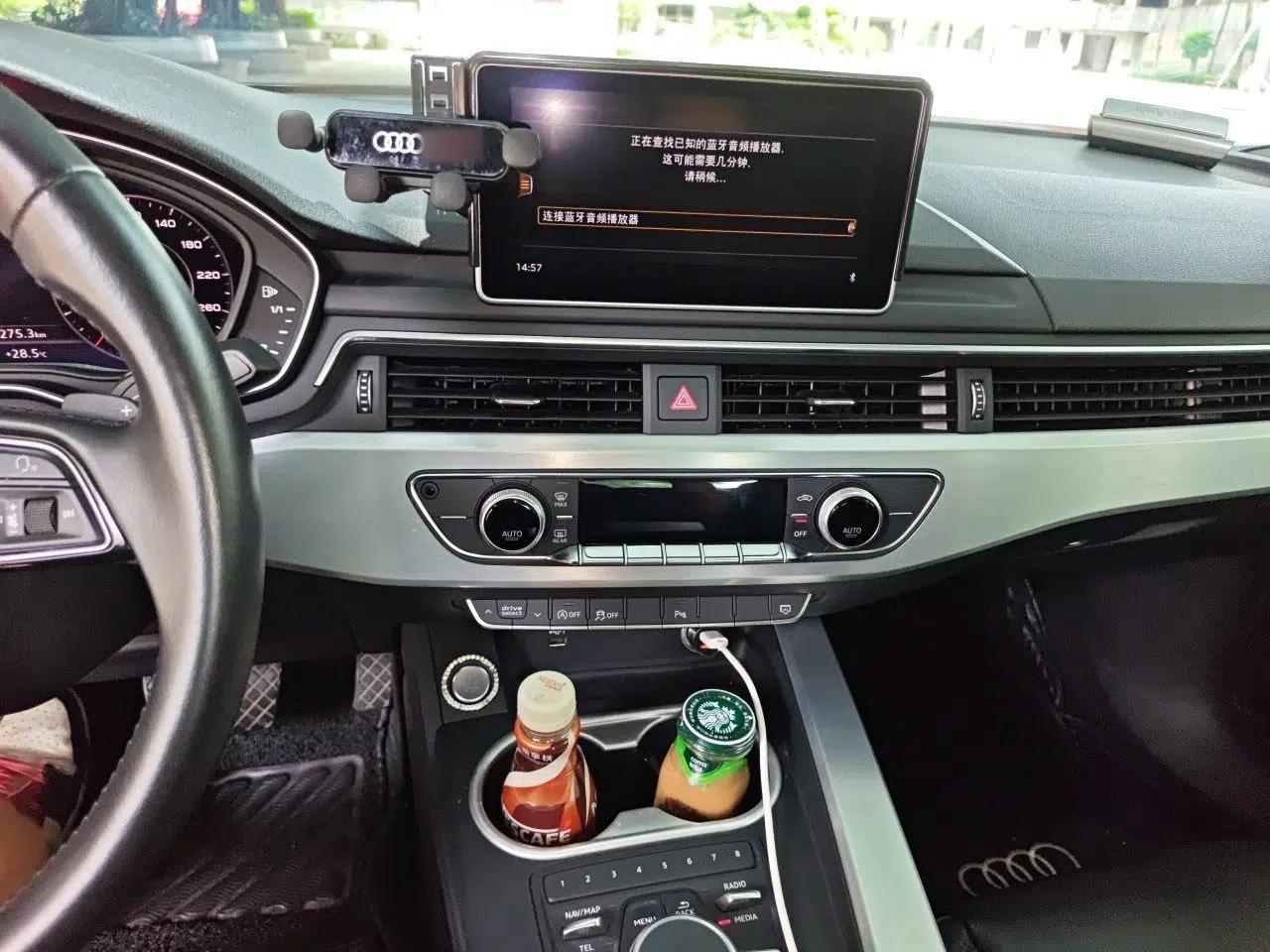 Audi A4L 2018 30th Anniversary Edition 40 TFSI Fashion Model — миниатюра 12