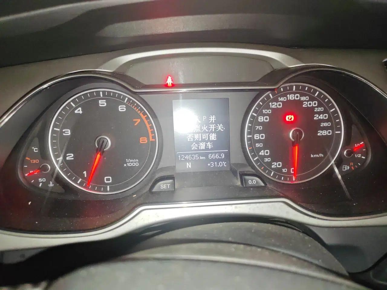 Audi A4L 2016 30 TFSI Collector's Edition Automatic Comfort Model — миниатюра 11