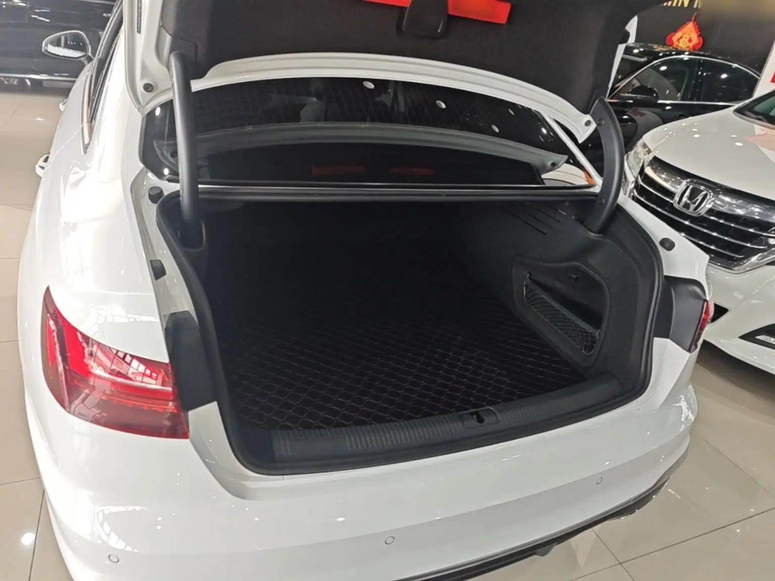 Audi A4L 2022 40 TFSI Fashion Dynamic Model — миниатюра 22