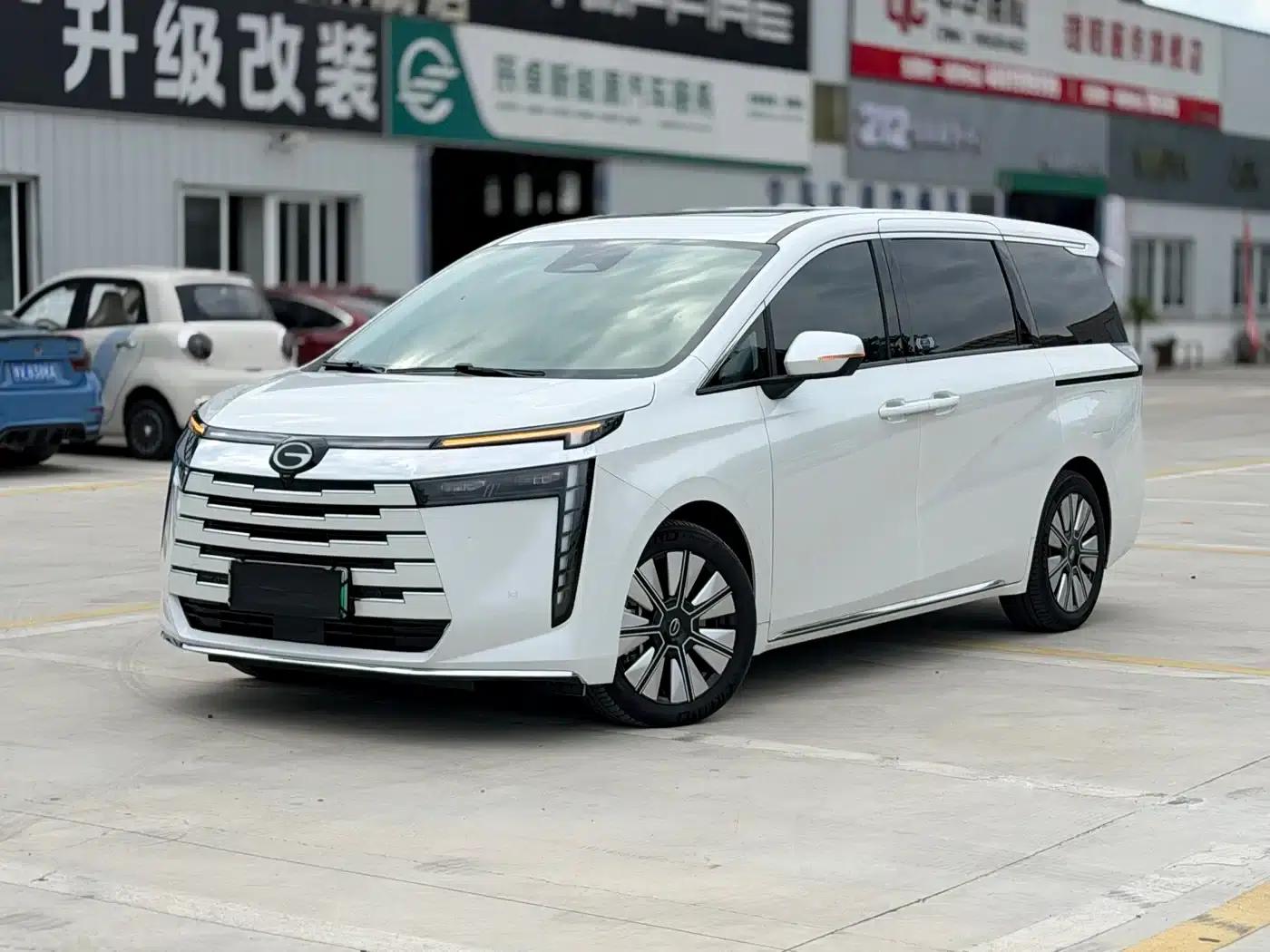 Trumpchi E8 PHEV 2024 Model 150km Dragon Glory+ — миниатюра 1